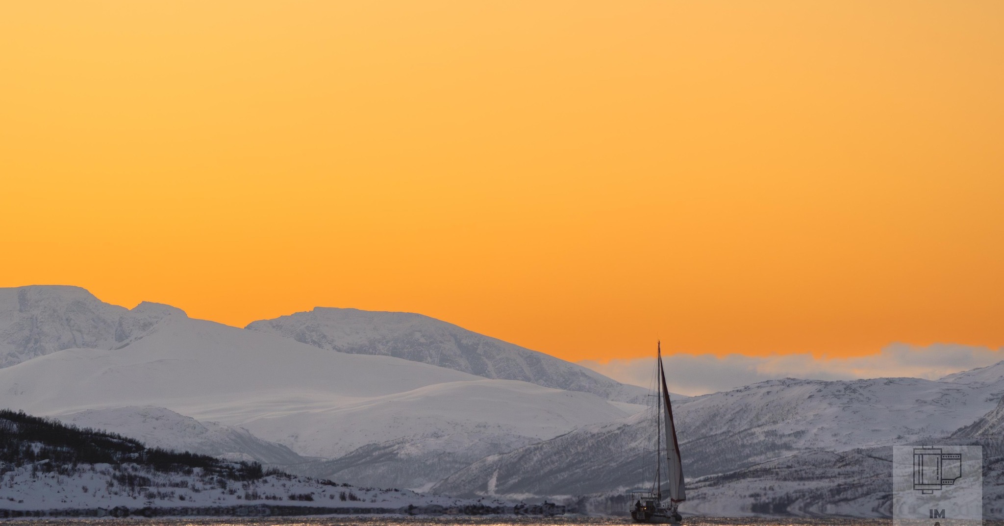 Right. Norway/Finland dump incoming. January at 70°N - Skjervøy to Kilpisjärvi. Five albums of random stuff over the next few days. Orcas, auroras, frozen lakes, whatever. Not organised because I didn't shoot it organised. (Any organisation was down to Junior not me!)
#ImACameraGuyNow
#OneMistakeAtATime
#arcticphotography #skjervoy #norway #kilpisjarvi #finland #70degreesnorth #polarnightphotography #learningphotography #januaryarctic
