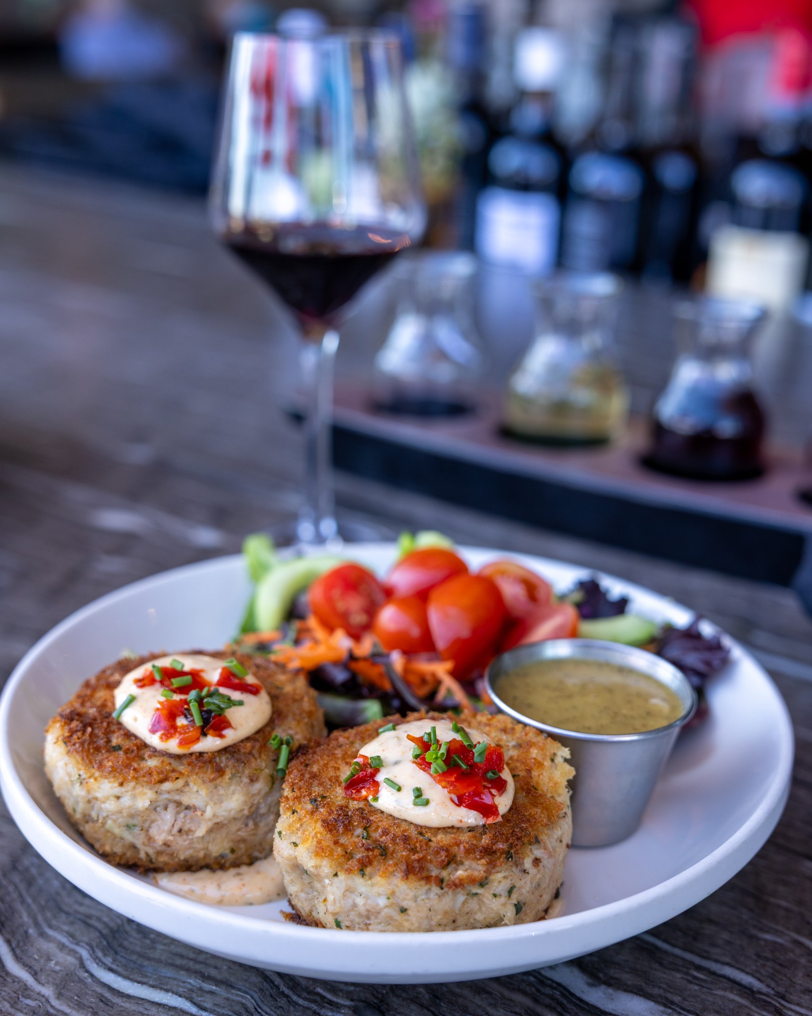 No filler, all flavor. 🦀✨ Crab cakes done right, served with crisp greens and a perfect pour. 🍷
#RavensView #CrabCakes #DesertMountain #Crab #CaveCreekAZ #CaveCreekRestaurants
