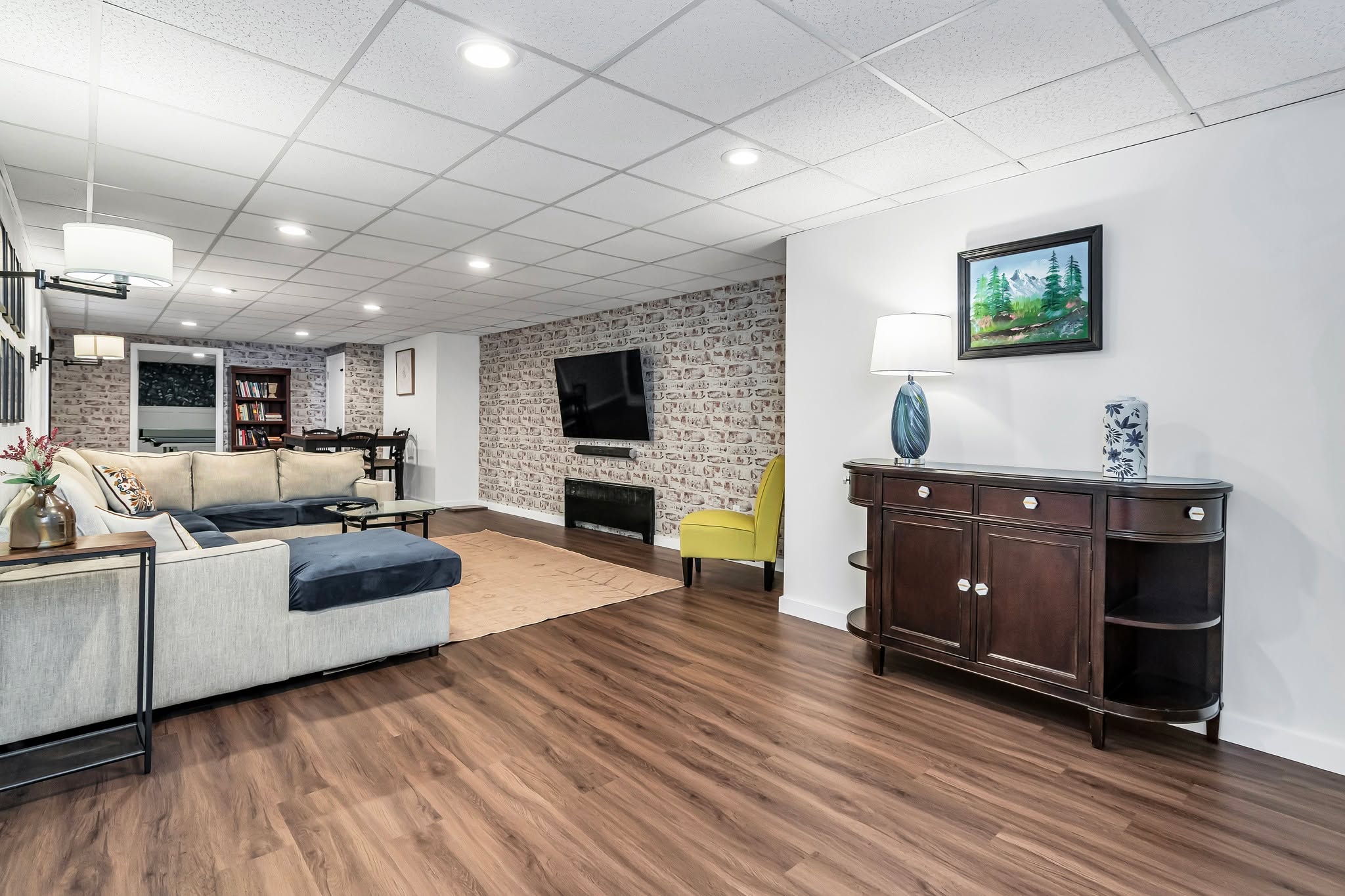 An entertainment space that feels organized, calm, and luxurious πΏ The bold fireplace feature wall, textured brick, and warm flooring create a balanced setting for gathering, relaxing, and hosting.