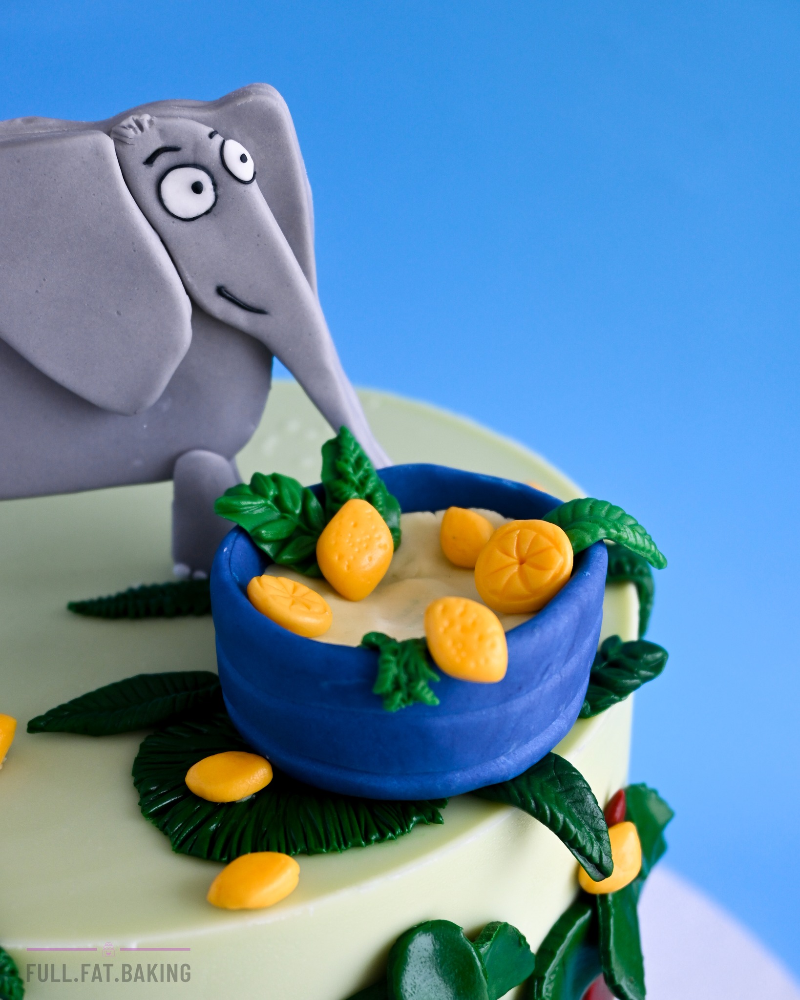 Inspired by a song and full of handmade details 🐘🍋
Biscoff sponge, biscoff buttercream and sugarpaste decorations to bring the theme to life.
Custom cakes really can start from anything 💜
#FullFatBaking #ElephantCake #KidsCake #CustomCakeCyprus #PaphosBaker