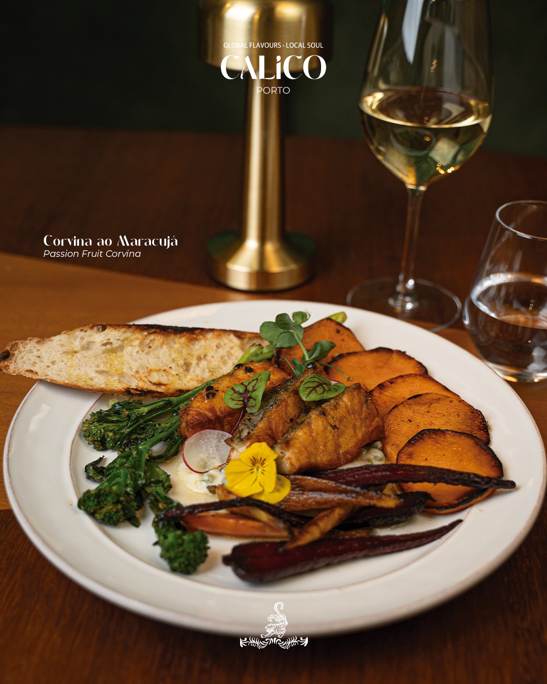 Novo Menu no Calico.
Corvina ao Maracujá — corvina grelhada envolvida em
molho de maracujá, acompanhada de batata-doce
salteada e mini cenouras. Um prato elegante,
equilibrado e cheio de frescura, ideal para quem
aprecia sabores exóticos e sofisticados.
Descubra esta e outras novidades da nossa carta de
Inverno.
Rua da Meditação, 70 — Porto
Reserve já através dos links no perfil.
🇬🇧
New Menu at Calico.
Passion Fruit Sea Bass — grilled sea bass in a passion
fruit sauce, served with sautéed sweet potatoes and
baby carrots. An elegant, balanced and fresh dish,
perfect for those who enjoy exotic and sophisticated
flavours.
Discover this and other new additions to our Winter
menu.
Book now through the links in our profile.
#calicoporto #restaurante #bar #porto
