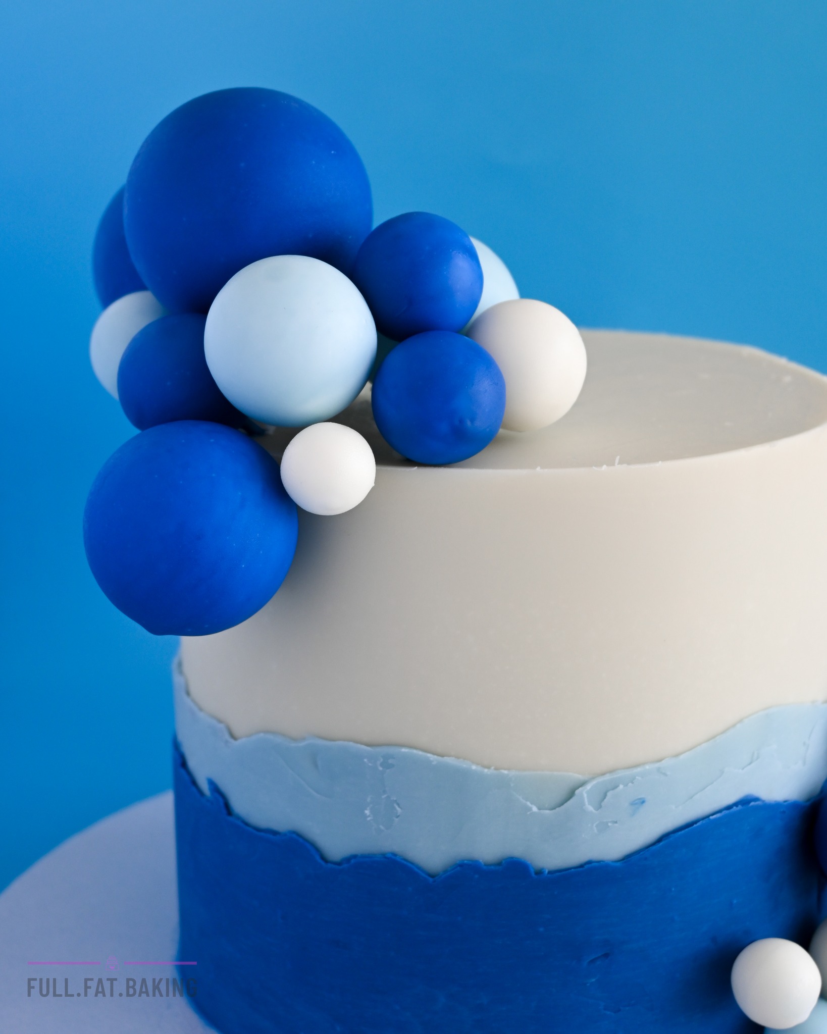 Layers of vanilla sponge with tropical coconut and mango filling 🥭
Finished with blue ganache and chocolate balls for a clean, modern look.
DM or email to enquire 💜
#FullFatBaking #BlueCake #CustomCake #PaphosBaker #CyprusCakes