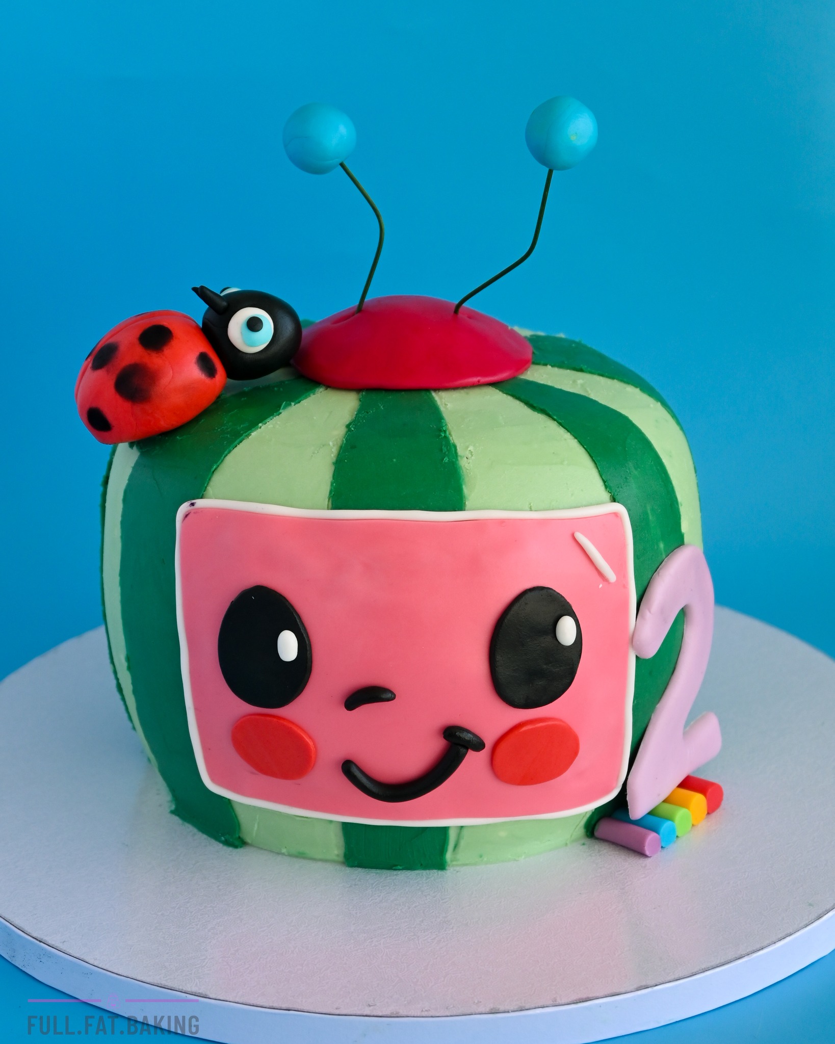 Yes… it’s the watermelon cake 🍉😅
Carved, striped and finished with handmade details to bring the theme to life.
A labour of love but such a fun result.
Got a themed cake in mind? Send me a DM 💜
#FullFatBaking #CocomelonCake #KidsCake #CharacterCake #CustomCakesCyprus
