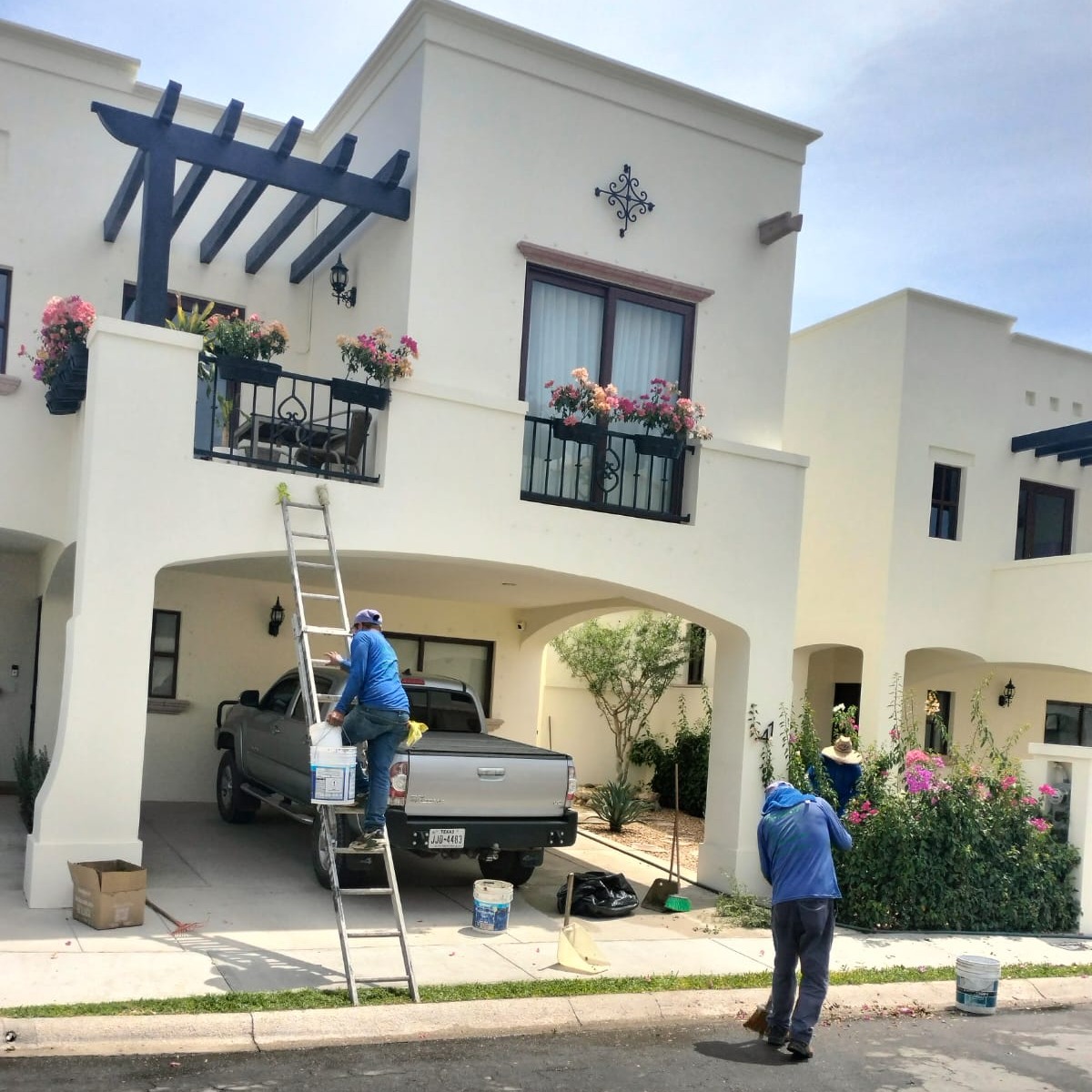 🌿✂️ Mantenimiento que se nota ✂️🌿
Hoy te compartimos trabajos de corte de arbustos y mantenimiento de jardín realizados en una casa dentro de privada.
Un jardín bien cuidado mejora la imagen, el orden y la armonía de cualquier espacio.
También ofrecemos servicio de mantenimiento para privadas, residenciales y negocios, asegurando que las áreas verdes siempre luzcan limpias, saludables y presentables.
Si buscas constancia, responsabilidad y buen trabajo, estamos para ayudarte.
📞 624 358 2814