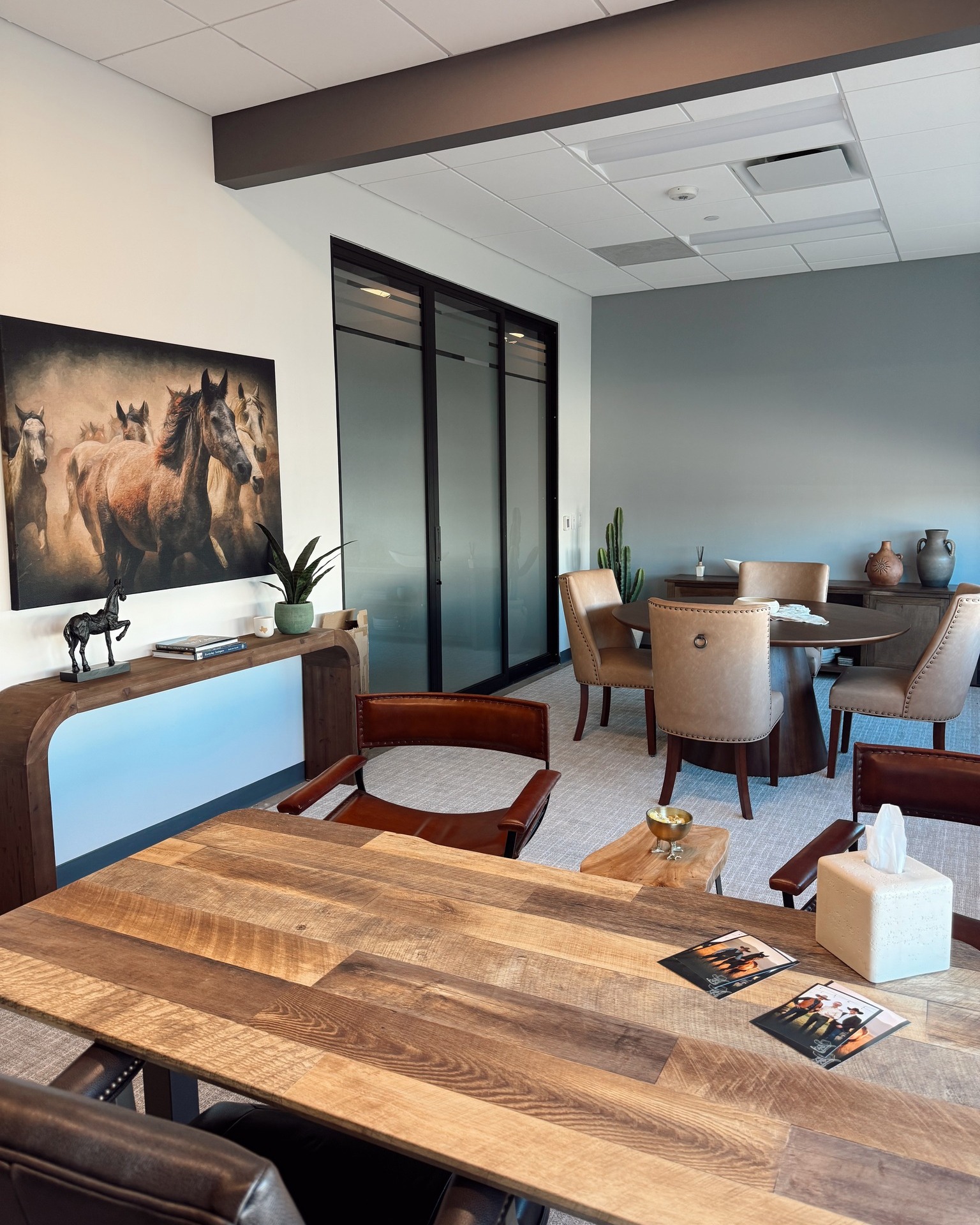 At FUSE, you have the freedom to make your office your own! We love seeing our members bring their personality to their space; this one has a touch of rustic charm!
#FUSEWorkspace #DOMORE #Design #PrivateOffices #Coworking #workinspiration
