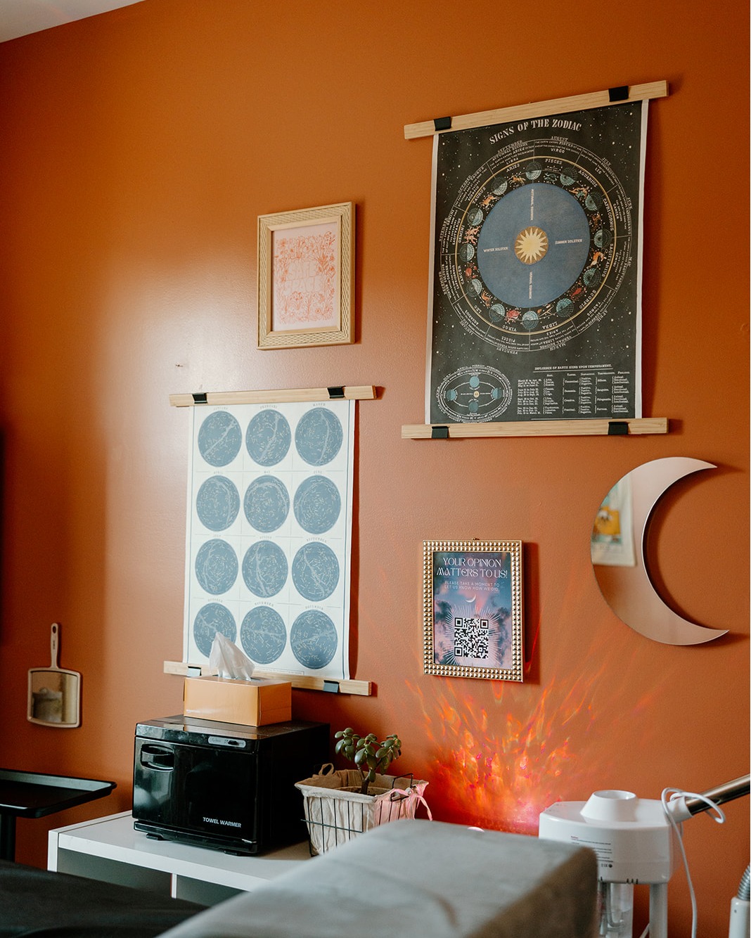 We put SO much love into this space and honestly… we think it shows 🥹🌙 Cozy, warm, a space where you can truly relax the moment you walk in 🌙 just a little haven in Bate-Hendricks where you can come as you are and leave glowing ✨🫶🏻
#BateHendricks #IndySmallBusiness #IndianapolisSmallBusiness #IndySkincare #IndianapolisSkincare #IndyBeauty #IndianapolisBeauty #LashAndBrow #BrowLamination #ThingsToDoInIndy #NaturalBeauty #SelfCareFirst #nanobrows #IndyWomen #HalfMoonBrow