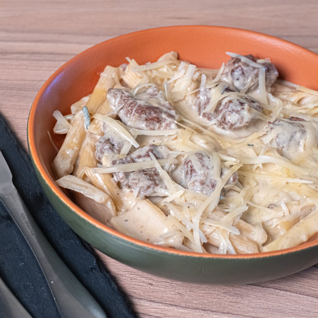 Pasta Mignon Gorgonzola đ
Massa Penne, Fettuccine ou Nhoque de Batata envolvidos em um cremoso molho branco com queijo gorgonzola, cubos suculentos de filé mignon, palmito e um toque de parmesão.
Sabor intenso e cremosidade perfeita.đ
đ” Delivery ou Retirada: Link na Bio
â°Seg. a Sex. das 11h Ă s 21h
âSĂĄb., Dom. e feriados: Fechado
#SweetSkull #ConfeitariaSkull #massa #almoço #pasta #gorgonzola #mignon #jantar