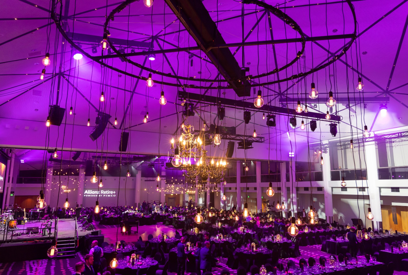 LIGHTBULB MOMENTS 💡✨
Sometimes the simplest design element makes the biggest impact.
If you’re looking to bring that stylish sparkle to your next corporate event, let us introduce you to our ‘Lightbulb Moments’ theme.
From intimate table styling to cascading ceiling installations, the suspended globes and warm filament glow create atmosphere instantly. They soften a space, add depth to stage design and bring warmth to corporate environments that might otherwise feel cold and formal.
Lighting is never just functional. When used intentionally, it becomes the feature.
#ArchitectsOfVibe #AOV #LightingDesign #EventDesign #EventStyling #CorporateEvents #GalaDinner #StageDesign #CreativeProduction #EventIndustry #ExperientialEvents #AtmosphereDesign