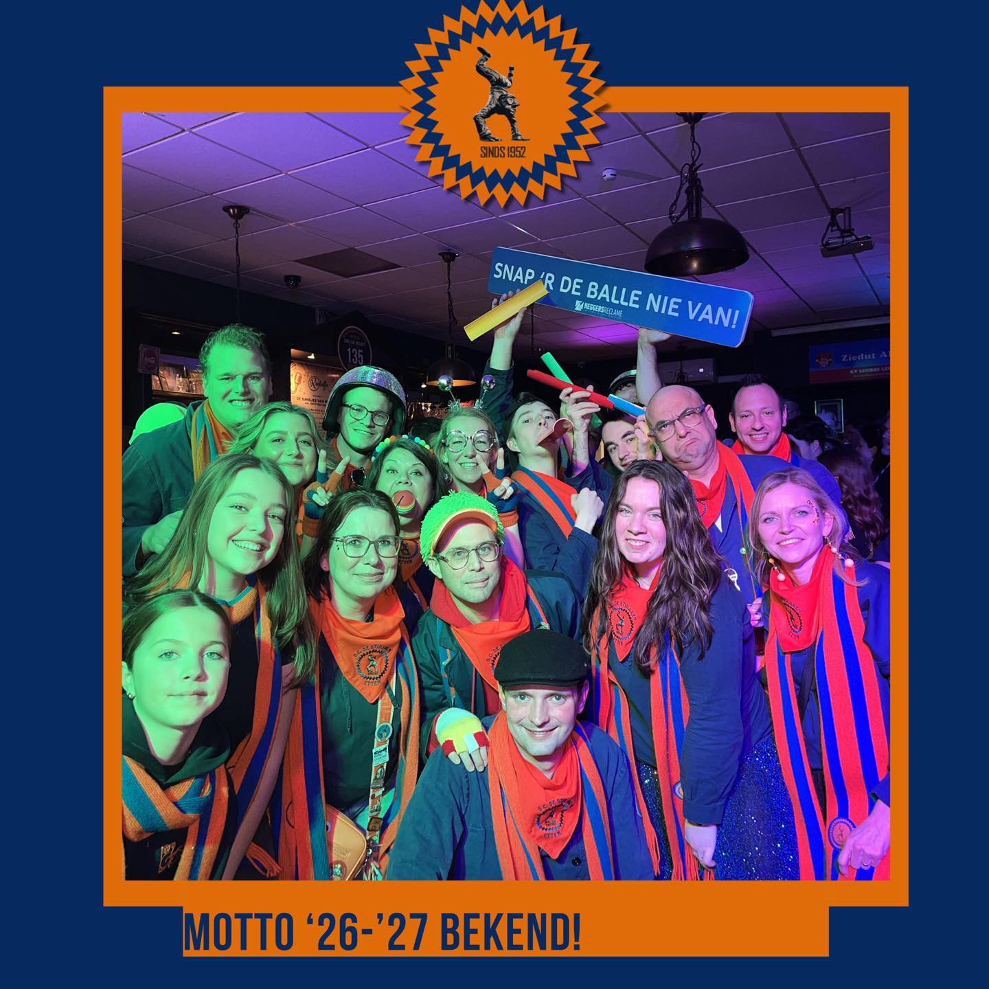 Het motto van carnaval ‘26-‘27 is bekend gemaakt bij de Houdoe Avond.
🧡💙
Je kent het wel: soms zijn er momenten waarop je ergens simpelweg… de balle nie van snapt. Dit jaar staat dat gevoel centraal in het nieuwe motto: ’’Snap ‘r de balle nie van’’.
🧡💙
Zien we jullie komende carnaval weer in het Stijlorenrijk?
#HijsDeVlag #snaprdeballenvan #nieuwemotto #motto #stijlorenrijk #stijloren