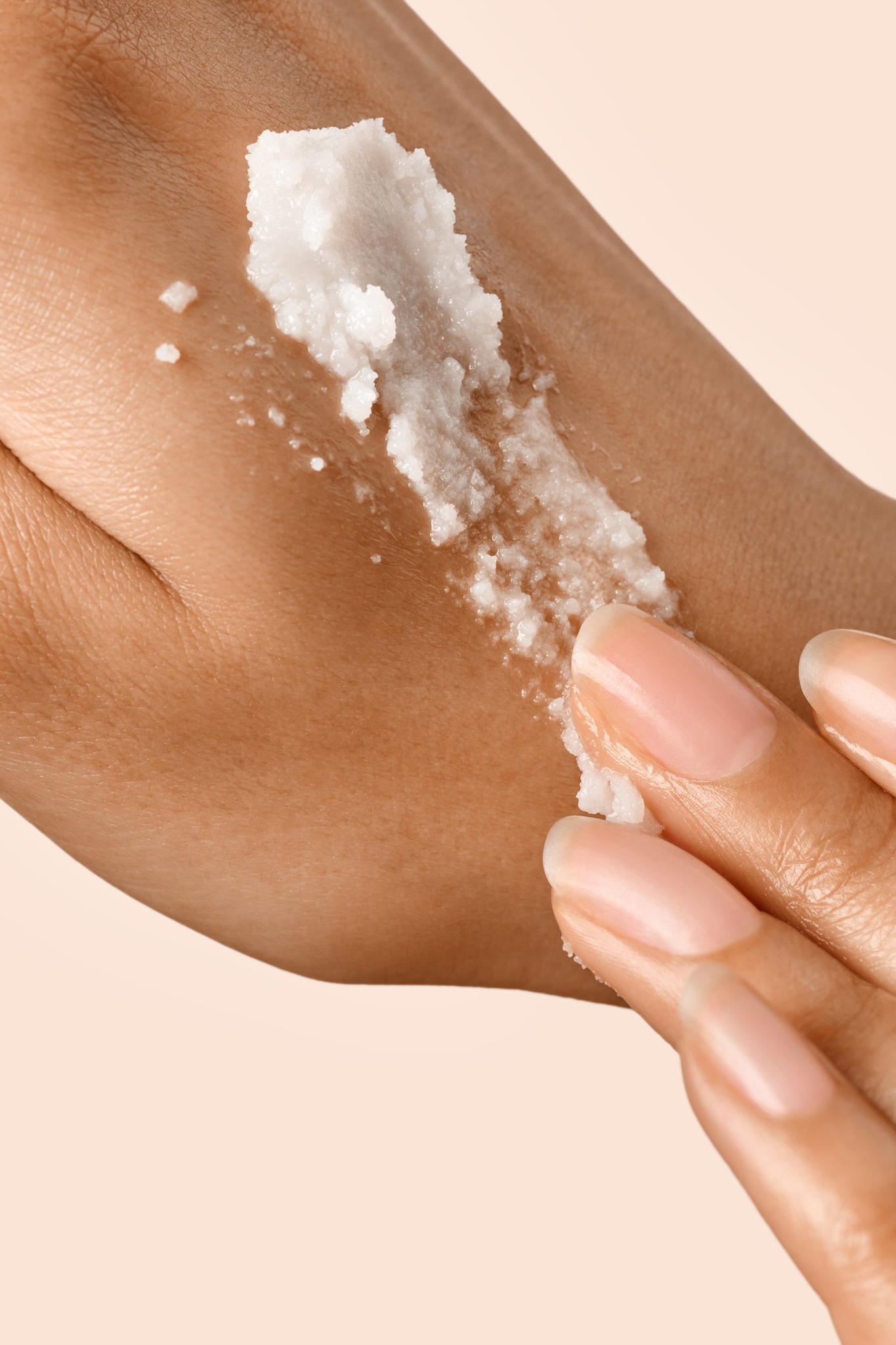 Dull, rough skin? Then it's time for a real glow upgrade.
With the LCN SPA Sea Salt Scrub (Item No. 92993), you can restore your skin's radiance. 💎
The fine sea salt crystals gently remove dead skin cells and promote skin renewal, while nourishing oils simultaneously nourish the skin and protect it from drying out.
The result: noticeably smoother, softer, and fresher-looking skin—even after the first use. ✨
Ideal for preparing the skin for further skincare products, ensuring active ingredients are absorbed even better.
💆♀️ Your benefits:
• gentle yet effective exfoliation
• smooth & radiant skin
• nourishing oils for a supple feel
• the perfect wellness upgrade for any skincare routine
#skincare #skincare #wellnessmoment #beautysalon #selfcare