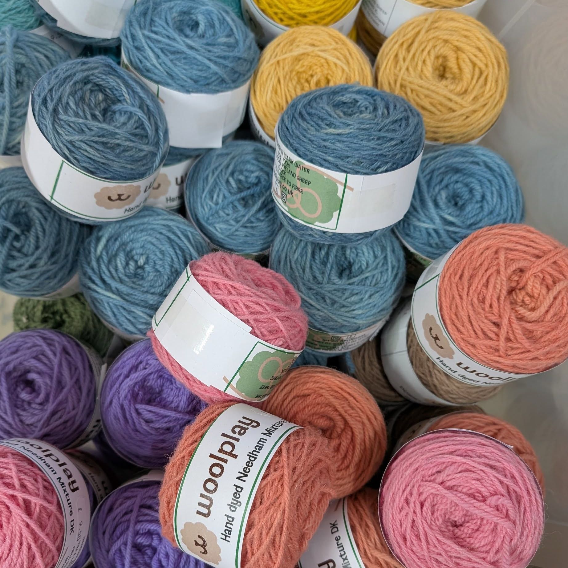 Today I've been finishing up winding the hand dyed yarn and labelling rovings and tops as I get ready for the @eastangliayarnfestival at the weekend.
I've been choosing what yarns to take too so there's lots of different single British sheep yarns available highlighting the rich wool heritage we have.
#britishwool #yarn #loveyarn #yarnfestival #woolcrafts #rarebreed #crochet #knitting #woolcraft