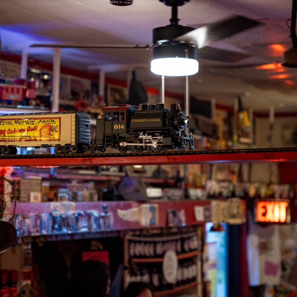 How does BBQ sound❓
Who wouldn’t want to end a day of Whiskey Tasting with some delicious BBQ?🍗
Bar-B-Que Caboose Cafe is known for its Southern hospitality, homemade food, and unique atmosphere with a toy caboose!
📍217 Main St