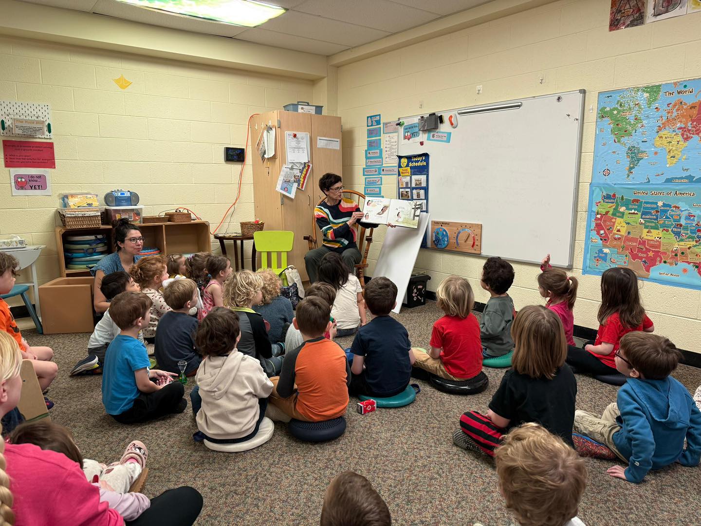 A special guest for reading month! Lynn Baldwin read her book "My Backyard Used to Be" with the class! ๐ Thank you Ms. Lynn!