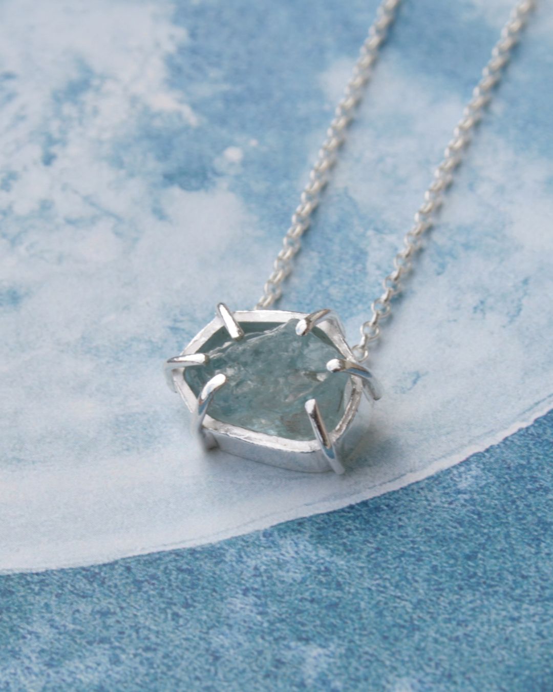 I love working with these beautiful rough aquamarine gemstones. The are also the March birthstone making them a thoughtful gift idea 💙.