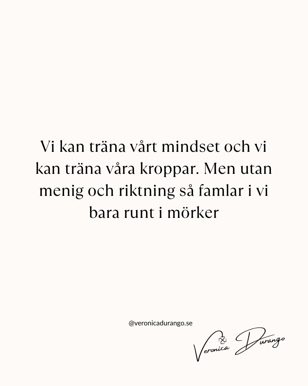 Du kan träna ditt mindset till disciplin.
Du kan träna din kropp till styrka.
Men utan mening och syfte blir både tanken och kroppen till redskap utan riktning.
Då kan människan se fungerande ut på utsidan men samtidigt känna sig vilsen på insidan.
Där kan man prestera, hålla ihop, göra rätt saker, men vet inte längre varför.
Och när varför saknas börjar livet ofta kännas som rörelse utan förflyttning.
Det är därför så många idag arbetar med sig själva men ändå känner tomhet.
De har verktyg, rutiner, kunskap och strategier. Men de har inte alltid förankrat sig i det som ger livet något sammanhang.
Mening.
Riktning.
Inre sanning.
Mindset hjälper oss att fokusera.
Kroppen hjälper oss att bära.
Men mening hjälper oss att förstå varför vi går.
Och riktning hjälper oss att veta vart vi ska.
Utan det blir det lätt att människan lever reaktivt istället för levande.
Man svarar på krav, brus, ideal och yttre förväntningar.
Man springer, men inte alltid mot sitt eget liv.
Spara gärna. Dela gärna. Kommentera gärna.💚
P.s Du har väl inte missat reatreatet den 1.2.3 maj? Eller online föreläsningen kroppen klagar när själen lider - alla identiteter har ett utgångsdatum den 26:e
Gå in på hemsidan i bio och klicka på event.👍
#trygghet
#healing
#kroppenklagarnärsjälenlider
#mening
#psykiskohälsa