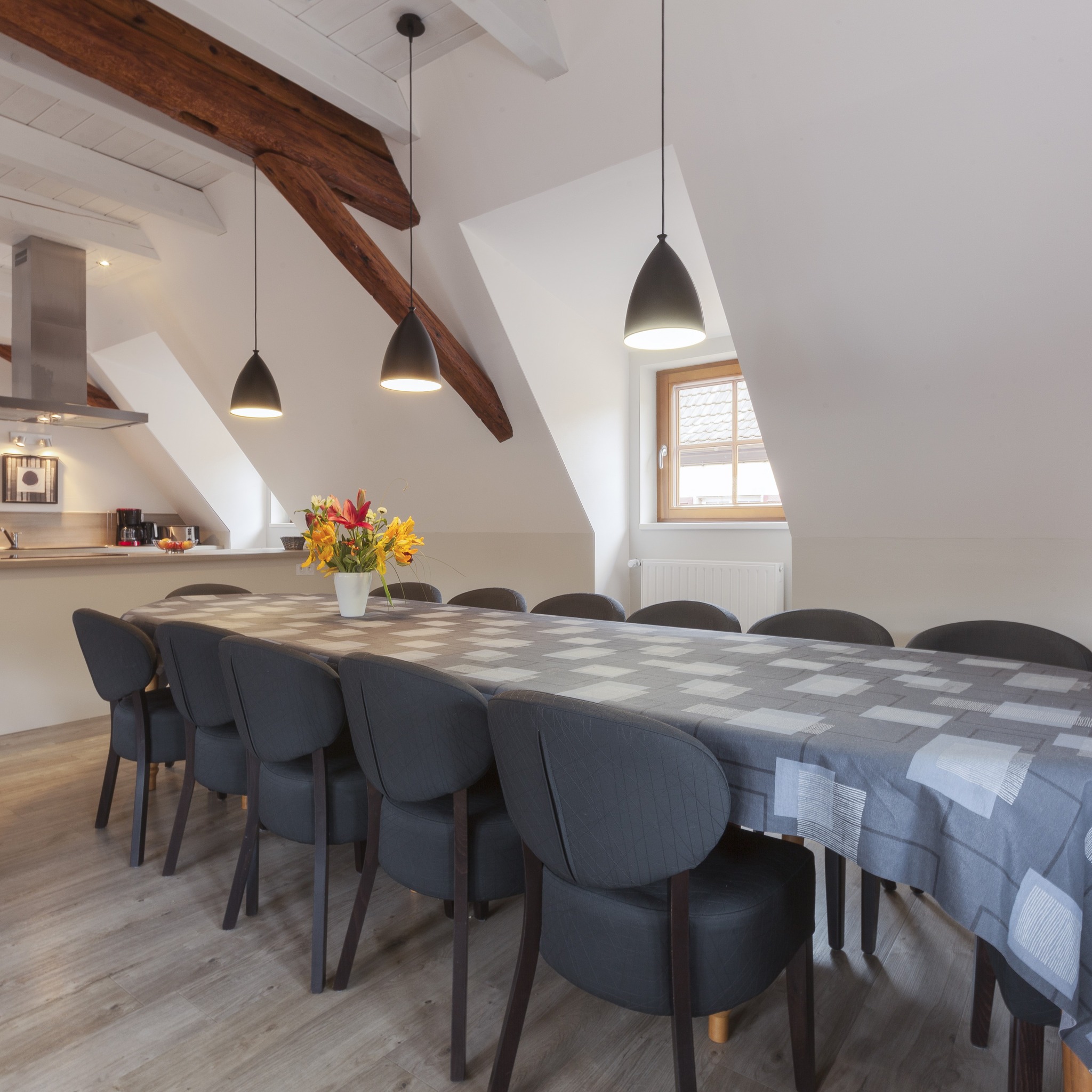 Découvrez le Gîte Claude, idéal pour des séjours en groupe jusqu’à 8 personnes ! 🏡✨ Niché au cœur de Katzenthal, ce gîte offre espace et confort pour des moments inoubliables en famille ou entre amis. Profitez de la beauté et de la convivialité de l'Alsace tout en vous sentant chez vous. Réservez votre escapade dès maintenant ! 🌟🍷
Réservez dès maintenant sur notre site! https://www.les-gites-de-la-mere-michele.com/ #gites #alsace #oenotourisme #familytrip #holiday
