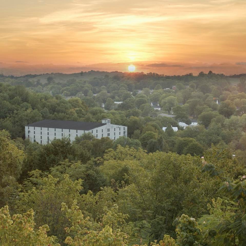 Did you know…❓
Jack Daniels uses 7-story barrelhouses to create distinct flavors, often choosing barrels from high-elevation houses like those on Coy Hill or Tanyard Hill!
#VisitLynchburgTN #LynchburgTN #jackdaniels #tennesseewhiskey