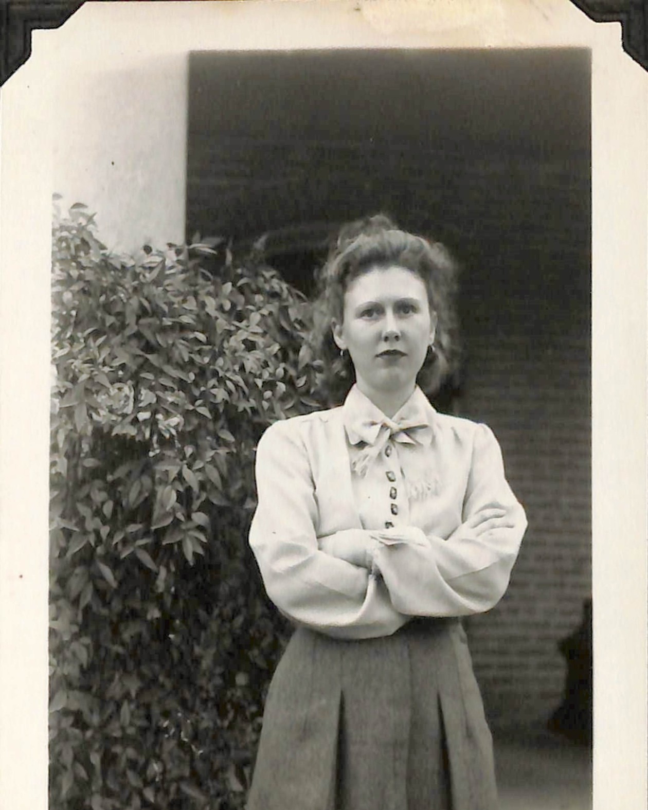 This week, we shine the light on Jane Smoot (1919–2013), who was born and raised in Austin, TX. She saw our city change through a century of history. A proud UT grad and a devoted teacher for over four decades, she also served on Austin’s Bicentennial committee, helping shape the story of the city she loved.
You're invited to walk the grounds she called home!
Signup here: https://www.flowerhillcenter.org/visit
#OldAustin #flowerhillcenter #austinlegacy #historicaustin