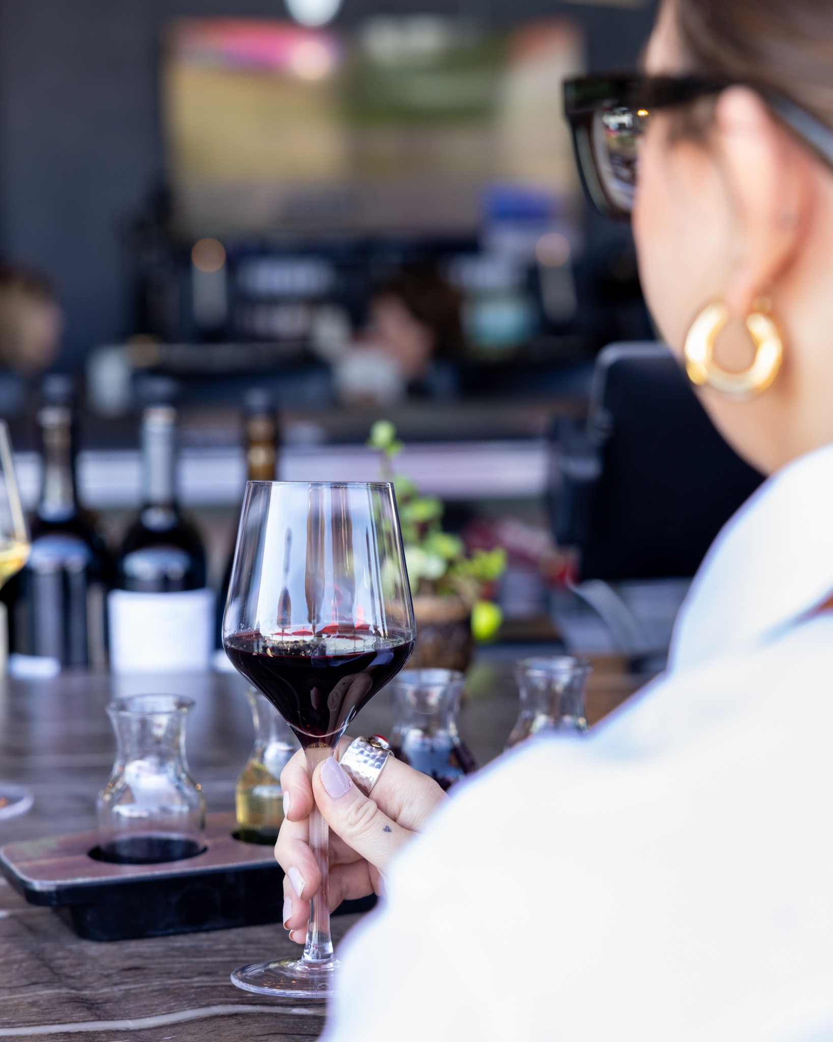 Can’t decide? You don’t have to. 🍷
Our wine flights let you try it all ✨ reds, whites, or a mix of both. Four 3oz pours designed to be explored.
#RavensView #WineFlights #CaveCreek #WineBar #CaveCreekAz #CaveCreekBikeWeek