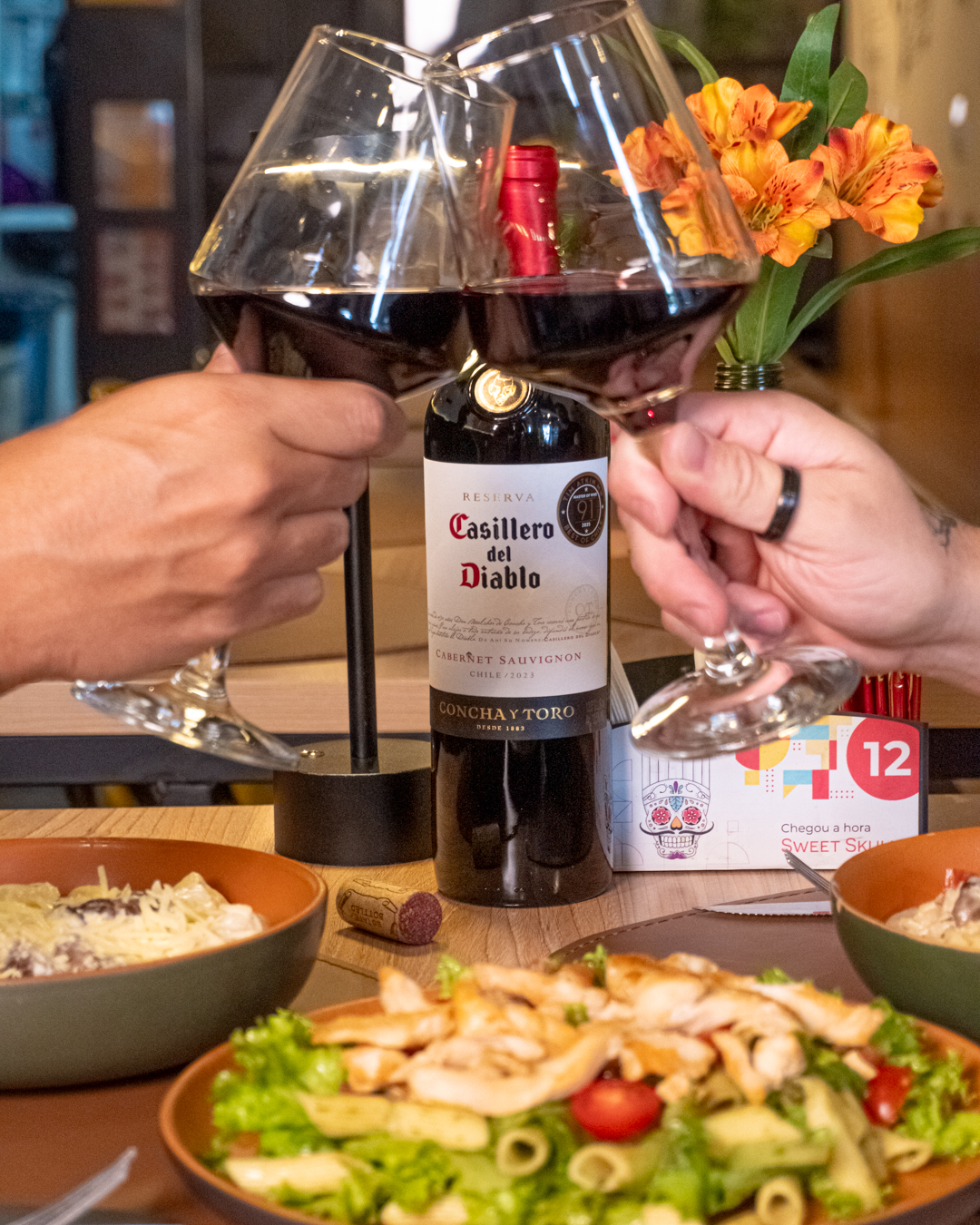 Almoço ou jantar especial na Sweet Skull tem massas, risottos e as melhores sobremesas da vida. Se for pra dividir com alguĂ©m, fica ainda mais gostoso! â€ïž
đ” Delivery ou Retirada: Link na Bio
â°Seg. a Sex. das 11h Ă s 21h
âSĂĄb., Dom. e feriados: Fechado
#SweetSkull #ConfeitariaSkull #jantar #almoço #massa #salada #risotto