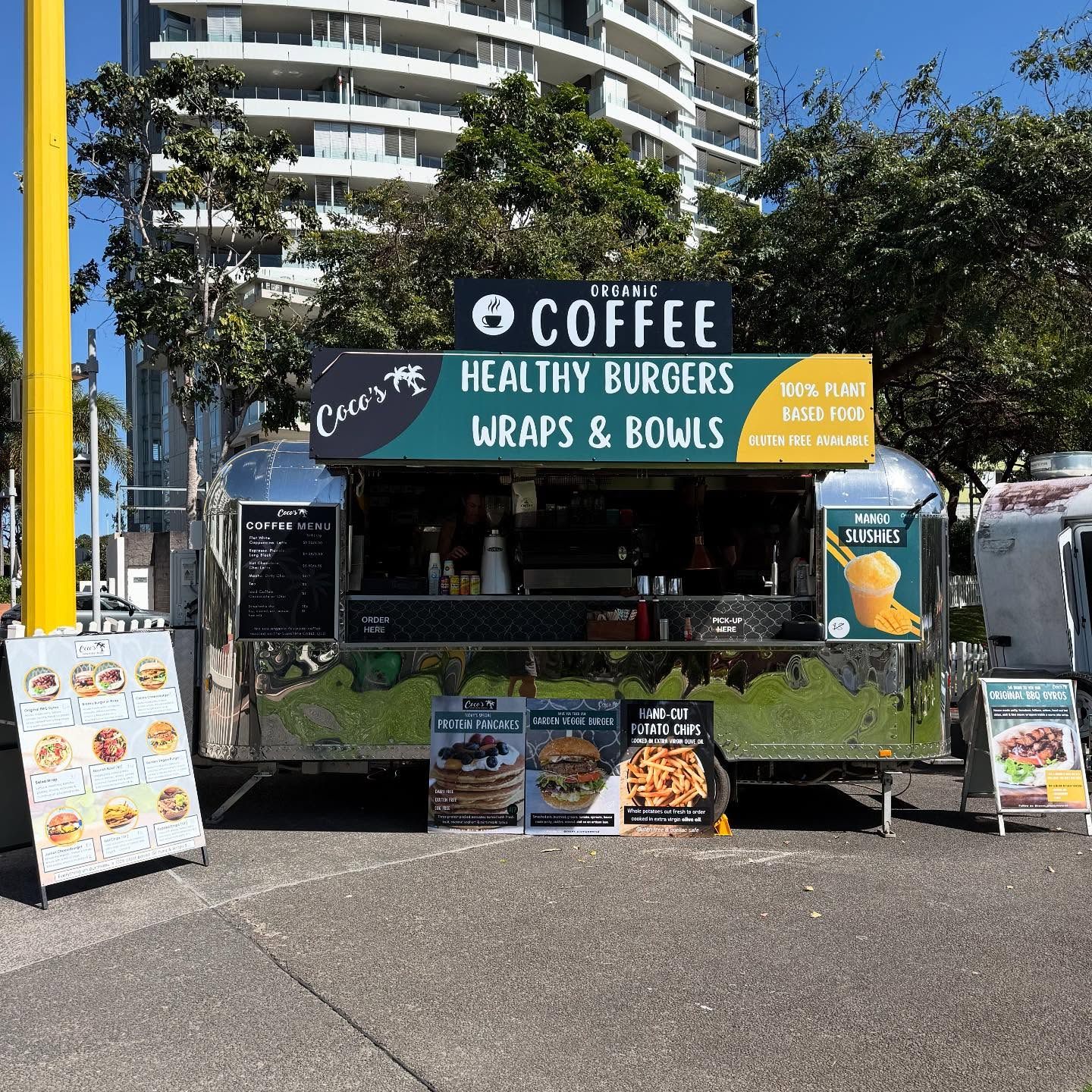 Sunny Coast, we have some great news!!! This SUNDAY we will be at the beautiful beachside @peregianmarkets 🌴
Come and see us for all your Coco's favourites including our wholesome protein pancakes and epic veggie burgers. We will also be slingin' our organic coffee from @coastroastery ☕️
It's going to be a wonderful morning spent by the beach.
We can't wait to see you all 😊