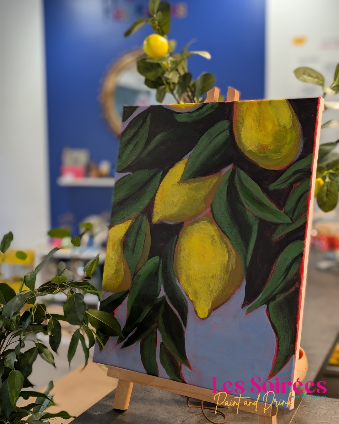 ✨ Dump de notre soirée test — Les Soirées Paint & Drink des Récréatives ✨
Des pinceaux, des verres, des cookies, beaucoup de rires… et zéro pression 🫶
Petit aperçu de notre toute première soirée Paint & Drink (et spoiler : on a déjà envie de recommencer 👀)
Le concept est simple : tu viens, tu prends un verre (avec ou sans alcool*), et tu te laisses guider pour peindre… même si tu penses ne pas savoir faire !🎨
Ici, pas de perfection, pas de jugement, juste un moment pour toi, pour lâcher prise et profiter
On discute, on teste, on rigole… et chacun repart avec sa création (et le smile en bonus) ✨
👉 Première date : vendredi 10 avril
⏰ 19h – 21h30
💸 45€ par personne
⚠️ Places limitées → pense à réserver ton créneau dès maintenant sur notre site internet !
Viens vivre l’expérience avec nous… le seul risque ? Que tu adores !😏
*L’abus d’alcool est dangereux pour la santé, à consommer avec modération.
#dumpinstagram #photodump #paintanddrink #ateliercreatif #soireecreative #sortietours #toursmaville #lesrecreatives #afterwork #momententreamis #activiteoriginale #loisircreatif