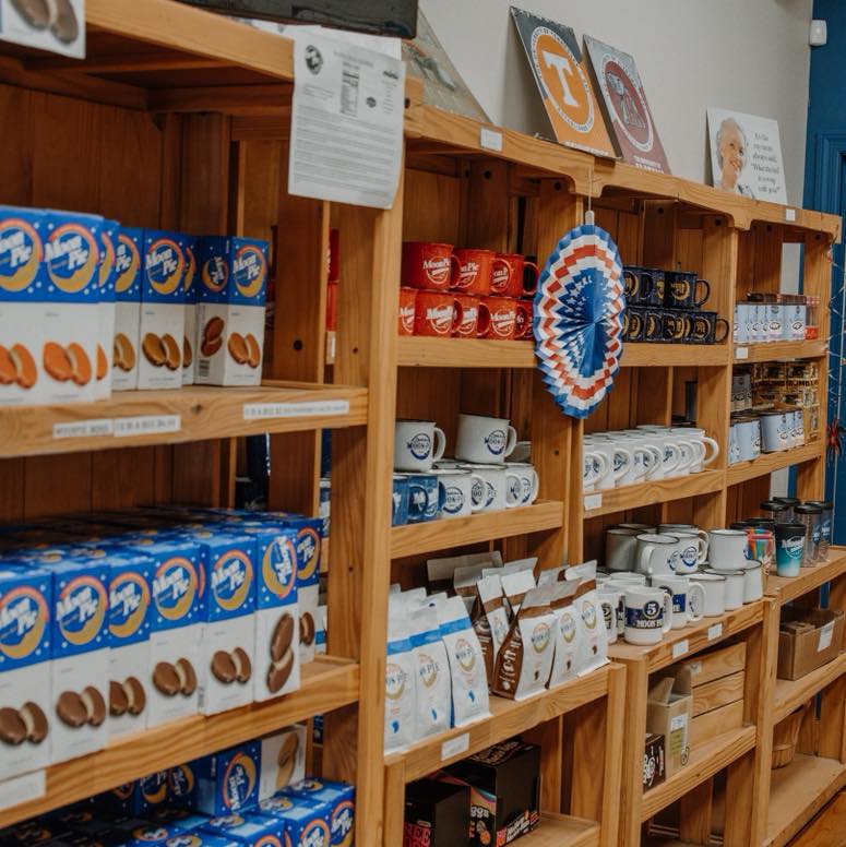 Looking to find a sweet treat to accompany some whiskey tasting?🥃
Find Tennessee classics and more at the MoonPie General store in downtown Lynchburg🌙
📍187 Main St
#VisitLynchburgTN #LynchburgTN #tennesseewhiskey #moonpie