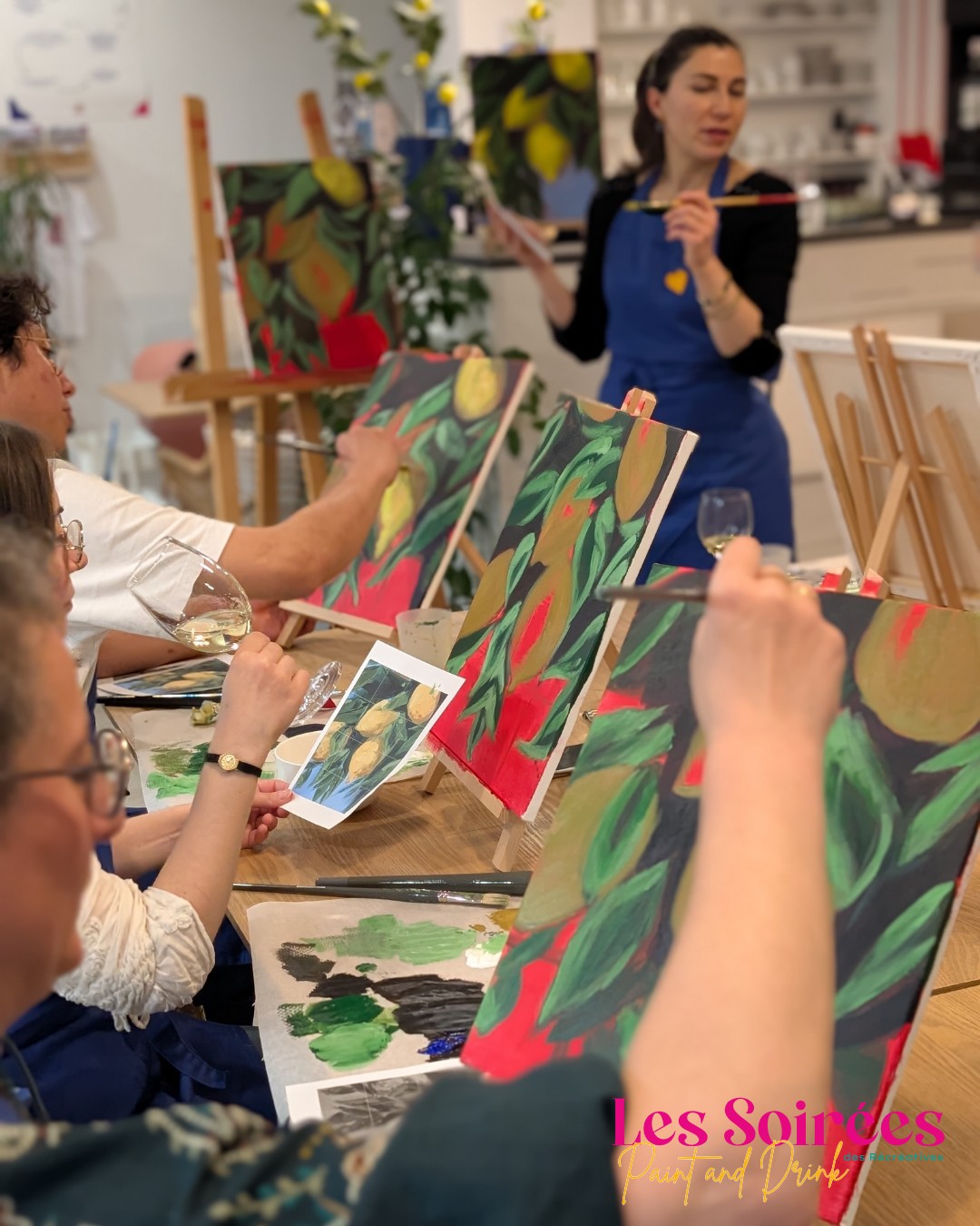 ✨ Les Soirées Paint & Drink des Récreatives — tu as réservé ta place ? ✨
Petit rappel parce que cette soirée-là… tu ne veux pas la louper 😏
Le vendredi 10 avril : une soirée où tu viens te poser, un verre à la main (avec ou sans alcool*), pour peindre, te détendre et juste apprécier le moment 🎨🍷
Pas besoin de savoir peindre, on te guide, tu t’amuses, tu lâches prise… et tu repars avec ta création et des good vibes plein la tête ✨
C’est le plan parfait pour déconnecter après une longue journée de travail. Viens entre potes, en couple ou même en solo !
🗓 vendredi 10 avril�
⏰ 19h – 21h30 �
💸 45€ par personne
⚠️ Les places partent vite → pense à réserver ton créneau sur notre site internet !
*L’abus d’alcool est dangereux pour la santé, à consommer avec modération.
#ateliercreatif #soireecreative #afterwork #sortietours #toursmaville #lesrecreatives #momententreamis #activiteoriginale #loisircreatif #ideesortie