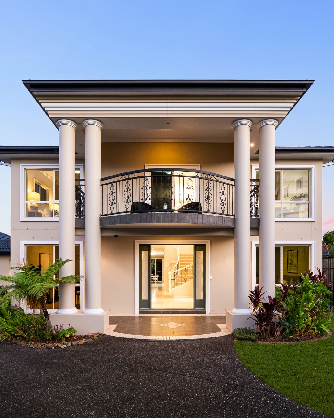 Some homes just command the camera from the moment you walk in. The light, the space, the finish... this one had it all.
52 Ellendale Circuit, Eight Mile Plains QLD 4113
Agent Leo Zhan
#brisbanephotographer