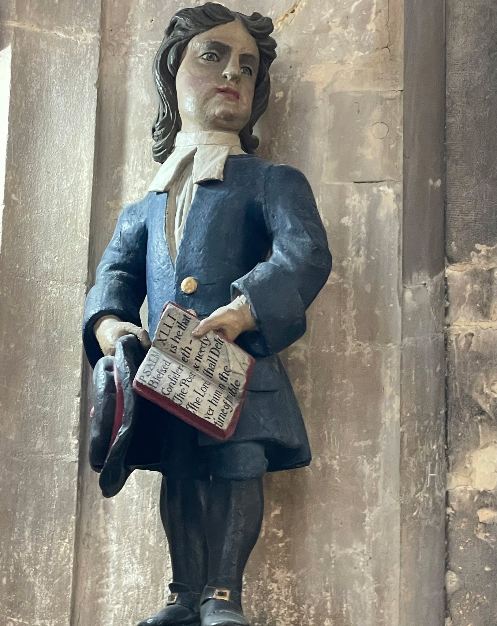 This is Cirencester’s Blue Coat boy an 18th-century carving that once acted as a 'poor box' for donations for the local charitable Blue Coat School. It stands among more conventional statues in the lovely church.
#offbeatcotswolds #bluebadgeguide #bluebadgeguides
#britainsbestguides #Cotswolds #thecotswolds
#inthecotswolds #cotswoldcountry #Cotswolds_Culture #lovethecotswolds
#cirencester #cirencesterchurch
#discoverthecotswolds #visitthecotswolds #discovercotswolds #cotswoldslife #cotswoldlife
#your_cotswolds
#cotswoldvillage #visitengland #englishvillage
#englishcountryside
#explore_britain_ #traveling_uk
#photosofengland #instabritain #europetravel