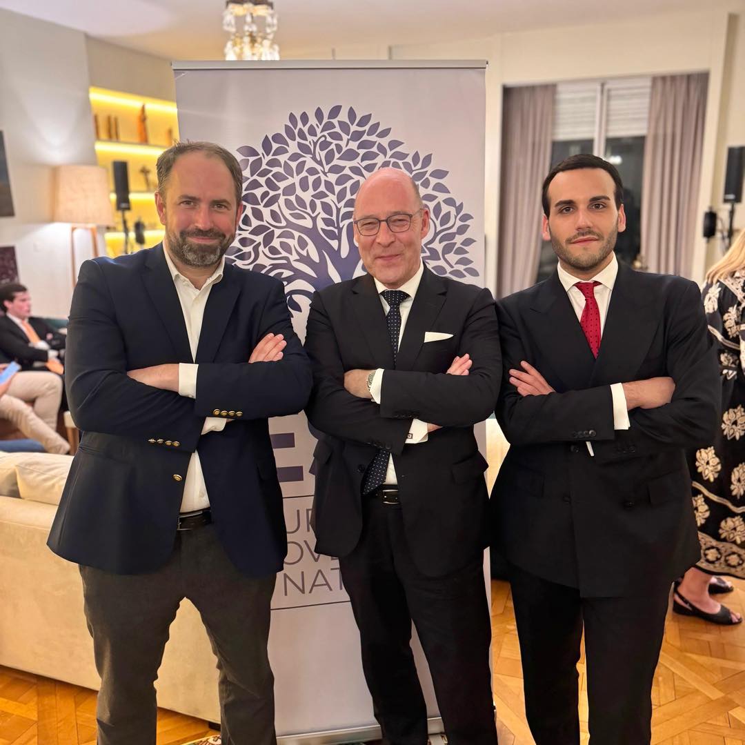 Willkommensempfang der @sovereignnations_ep in Buenos Aires- zusammen für Souveränität und Freiheit!
Ein großartiger Abend des gemeinsamen Gedankenaustauschs.
Vielen Dank an alle Teilnehmer - Mitglieder des Präsidialkabinetts, Abgeordnete und Senatoren von La Libertad Avanza sowie insbesondere der @fundacionfree !