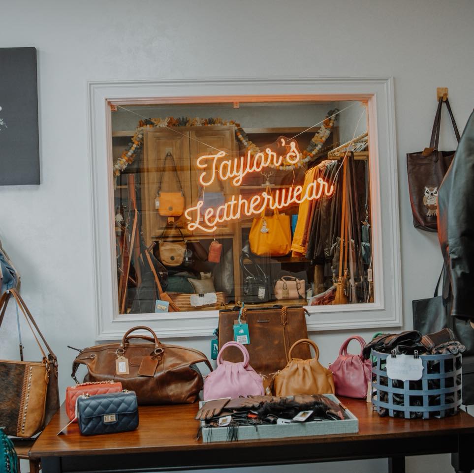 Don’t forget to stop by Taylor’s Leatherwear while you are out on the square on this beautiful day ☀️
Browse high quality goods all while discovering the deep local history of the brand!
📍71 Mechanic St S Unit B
#LynchburgTN #VisitLynchburgTN