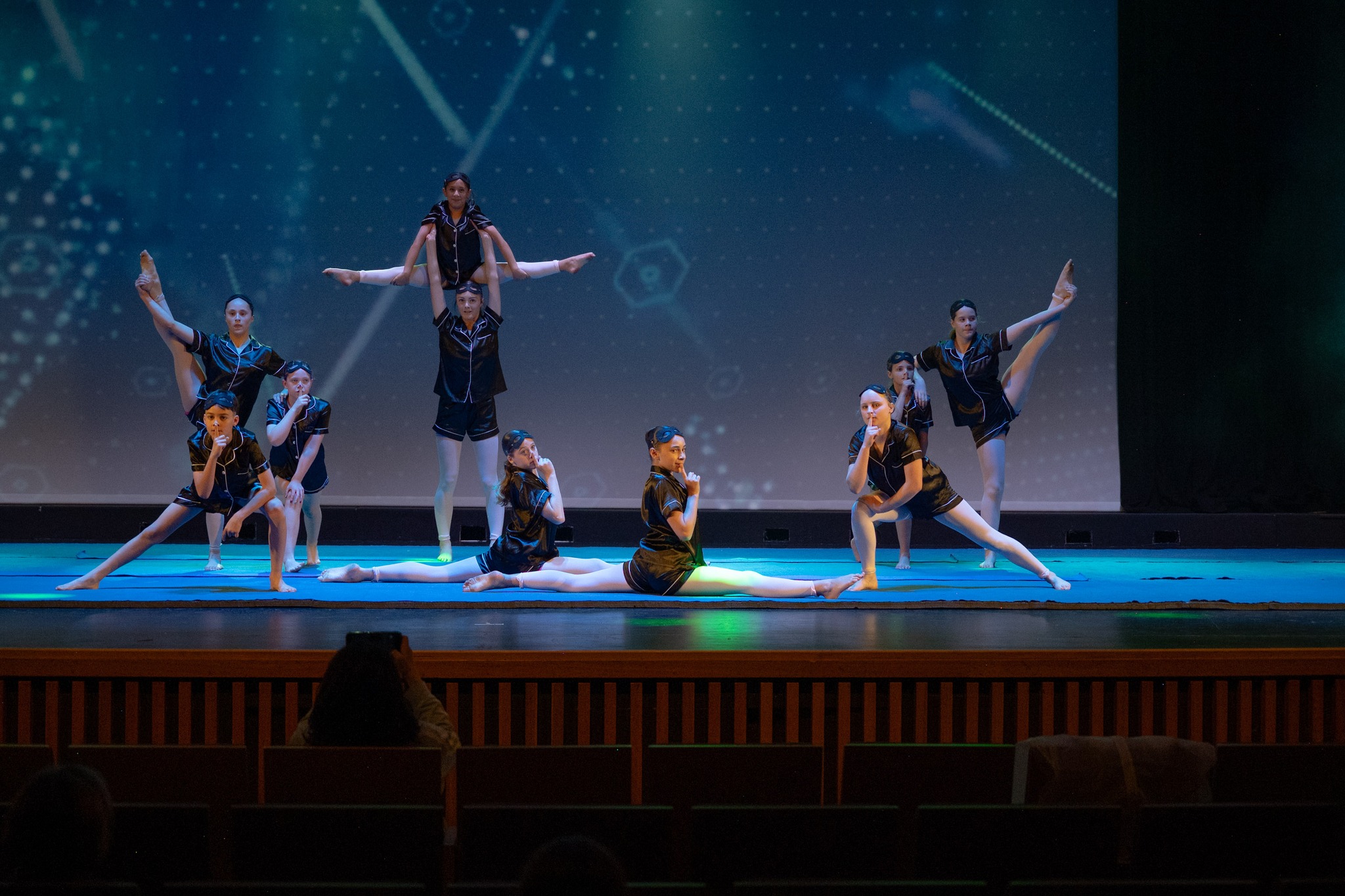 OPEN WEEK PRESENTATION - Monday March 30 (remaining presentations take place next week)
Due to the Easter weekend coming up, we are hosting the Monday class Open Week today. Please note the times below:
5:30-6:00pm - Primary/Junior Ballet
6:00-7:00pm - Open Acro, Turns and Leaps, Adv Acro