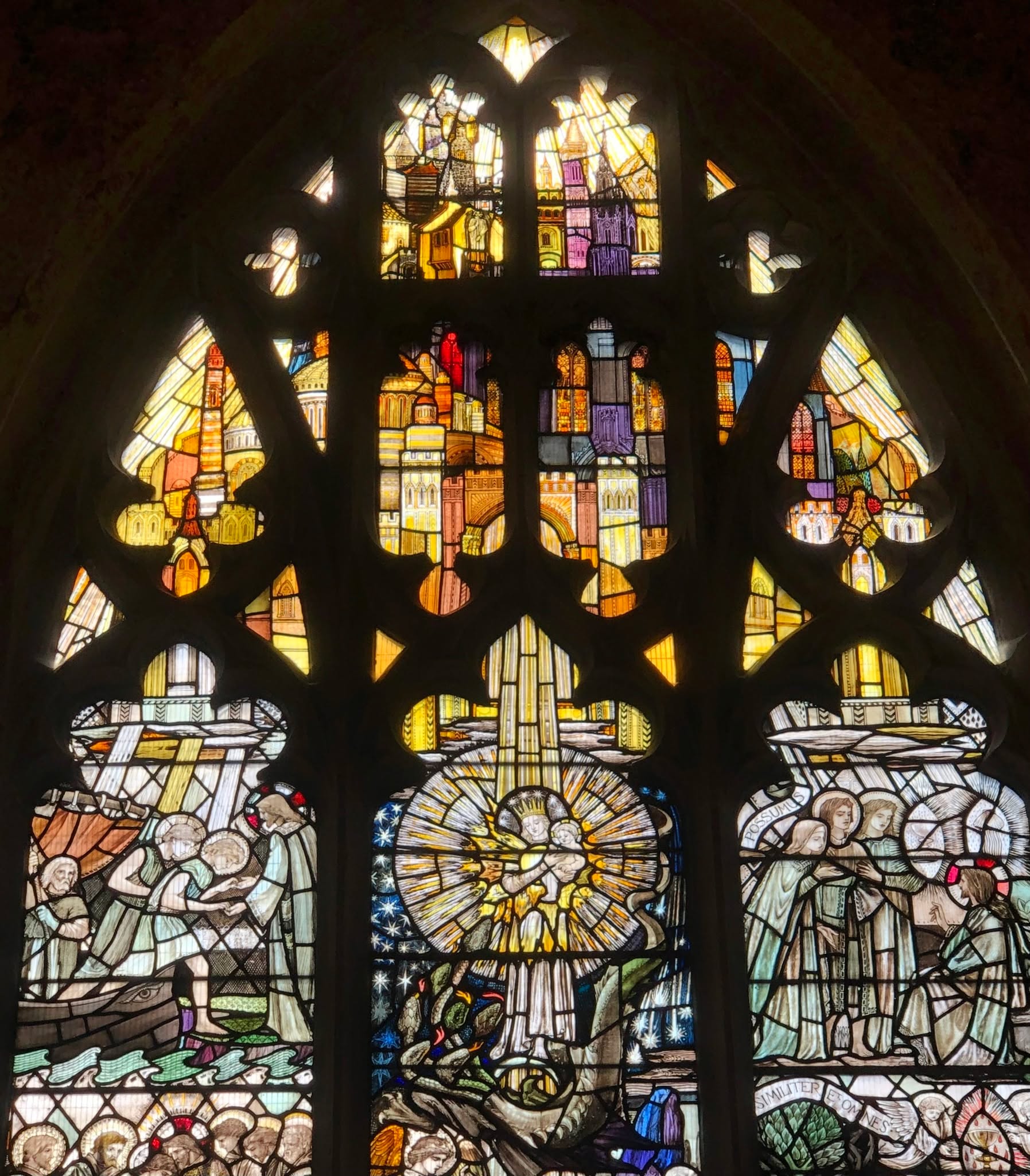 One of the many glories of Burford Church is this stained glass window by Christopher Whall, one of the greatest #artsandcrafts creations. The colours and texture are stunning.
#offbeatcotswolds #bluebadgeguide #bluebadgeguides
#britainsbestguides #Cotswolds #thecotswolds
#inthecotswolds #cotswoldcountry #Cotswolds_Culture #lovethecotswolds
#burfordchurch #Burford
#discoverthecotswolds #visitthecotswolds #discovercotswolds #cotswoldslife #cotswoldlife
#your_cotswolds
#cotswoldvillage #visitengland #englishvillage
#englishcountryside
#explore_britain_ #traveling_uk
#photosofengland #instabritain #europetravel