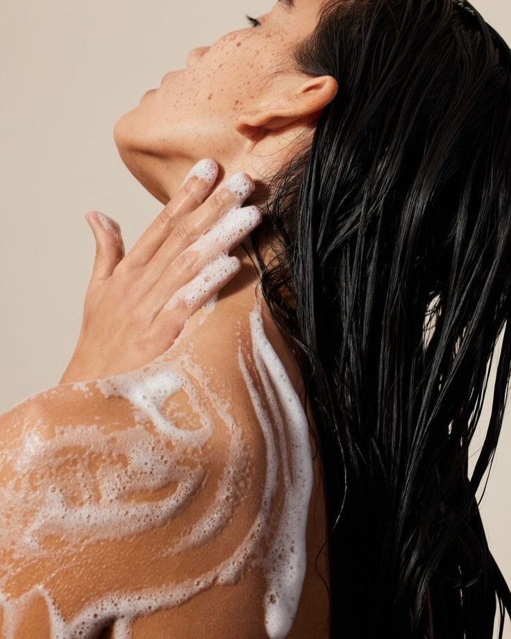 The secret is almost out. ✨🌿
April 28th. Are you ready to transform your ritual?
Photo: @pinterest
#SkinLeaf
#ElixirDeFeuilles #ComingSoon #BodyCare #SkinCare #Skin #Beauty