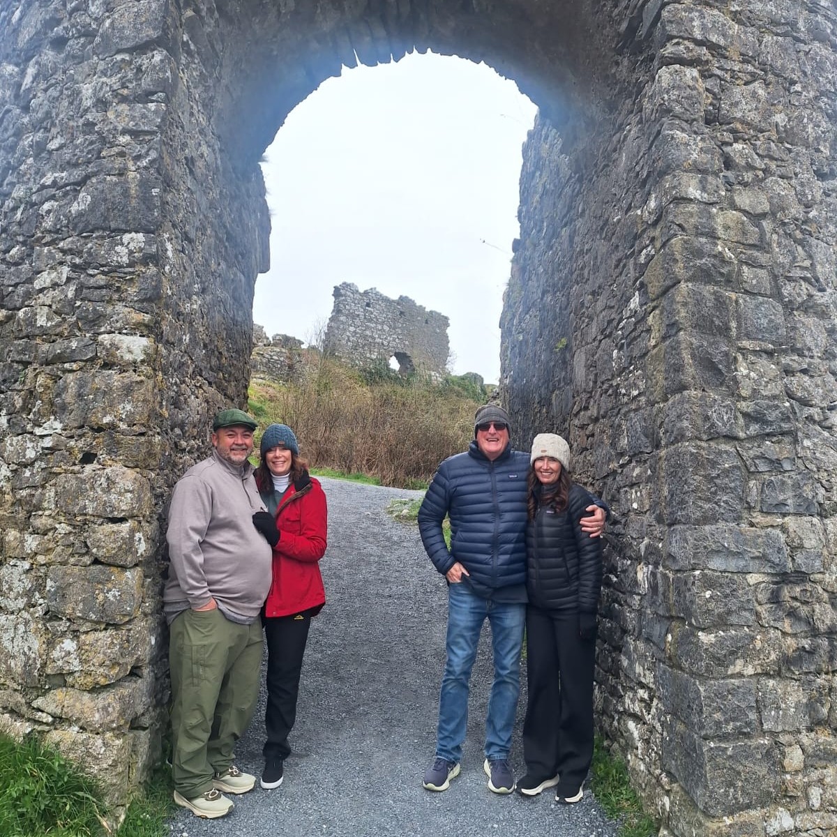 A Day Tour in Ireland with Little Gem is so much more than just ticking boxes on a map. It’s about breathing in the landscape, feeling the weight of the history, and letting the road guide you.
A huge thanks to our guide Thomas for capturing these moments from the Cliffs of Moher Day Tour. 📸✨