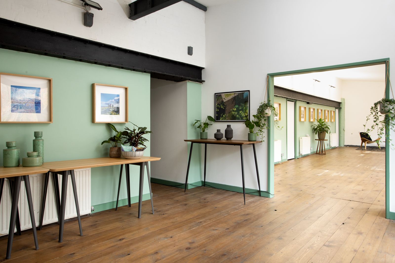 We’ve had a real mix of things happening in the studio recently.
From brand shoots to small team sessions and planning days, it’s one of those spaces that adapts to what you need it for.
It’s not overdesigned or fixed into one use… it just gives you the room and calm to get on with it.
If you’ve been thinking about using a space like this but haven’t quite got round to it, this is a good time to try it.
#studiohire #photography