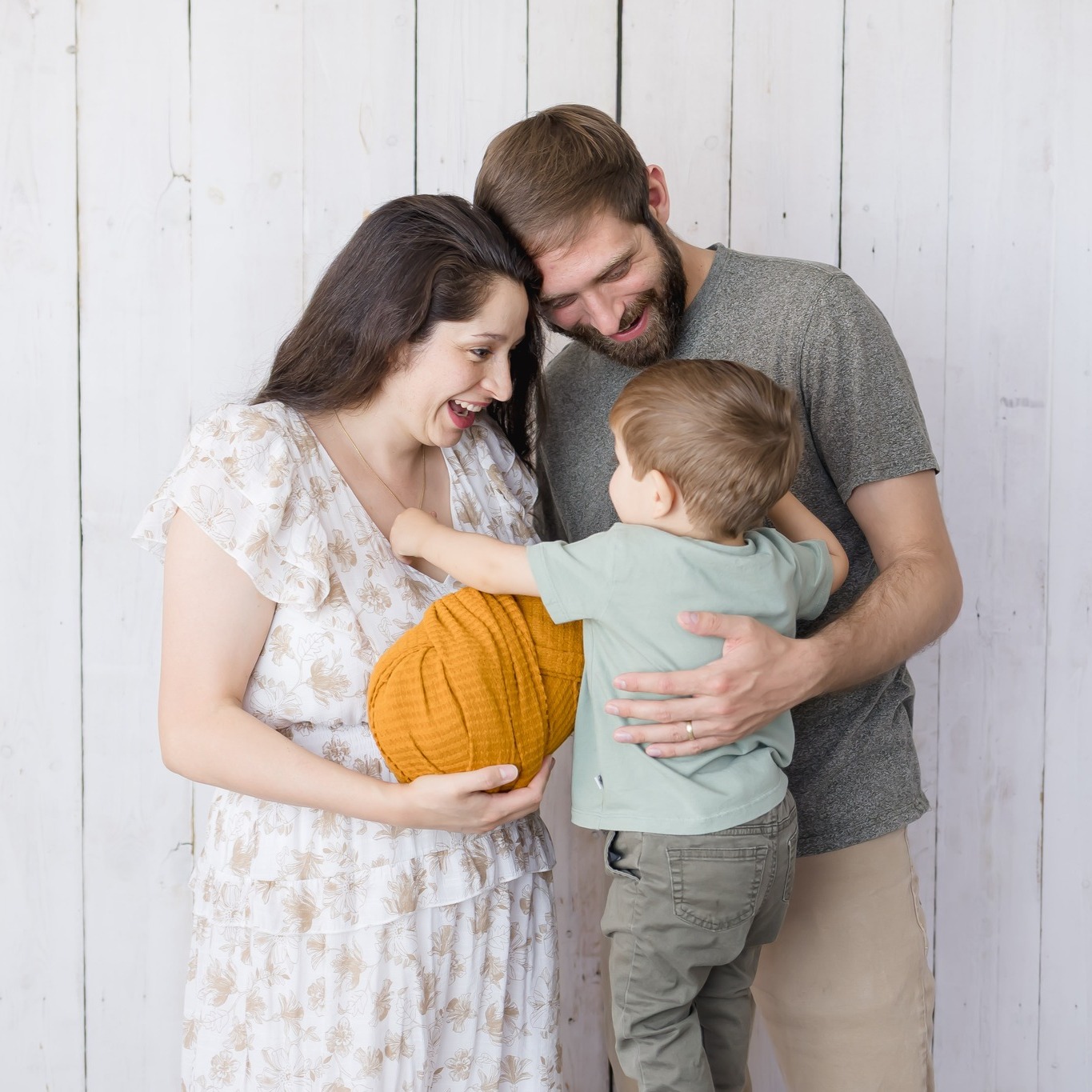 I just adore this little family!! Celebrating baby #2 is just a joy!!
This is such a great example of wanting to have photos to share, but not wanting your child's face online!! Something I will always respect!!