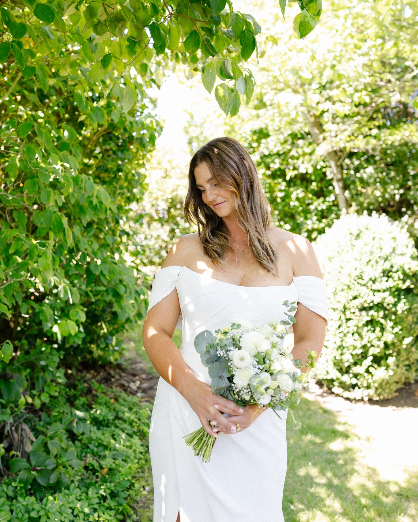 F I L T E R E D L I G H T
Such a beautiful image of this gorgeous bride on her wedding day. A pleasure to make fit perfectly.
📸 - @kellyshakespearephotography
#alterations #bridal #fittoperfection