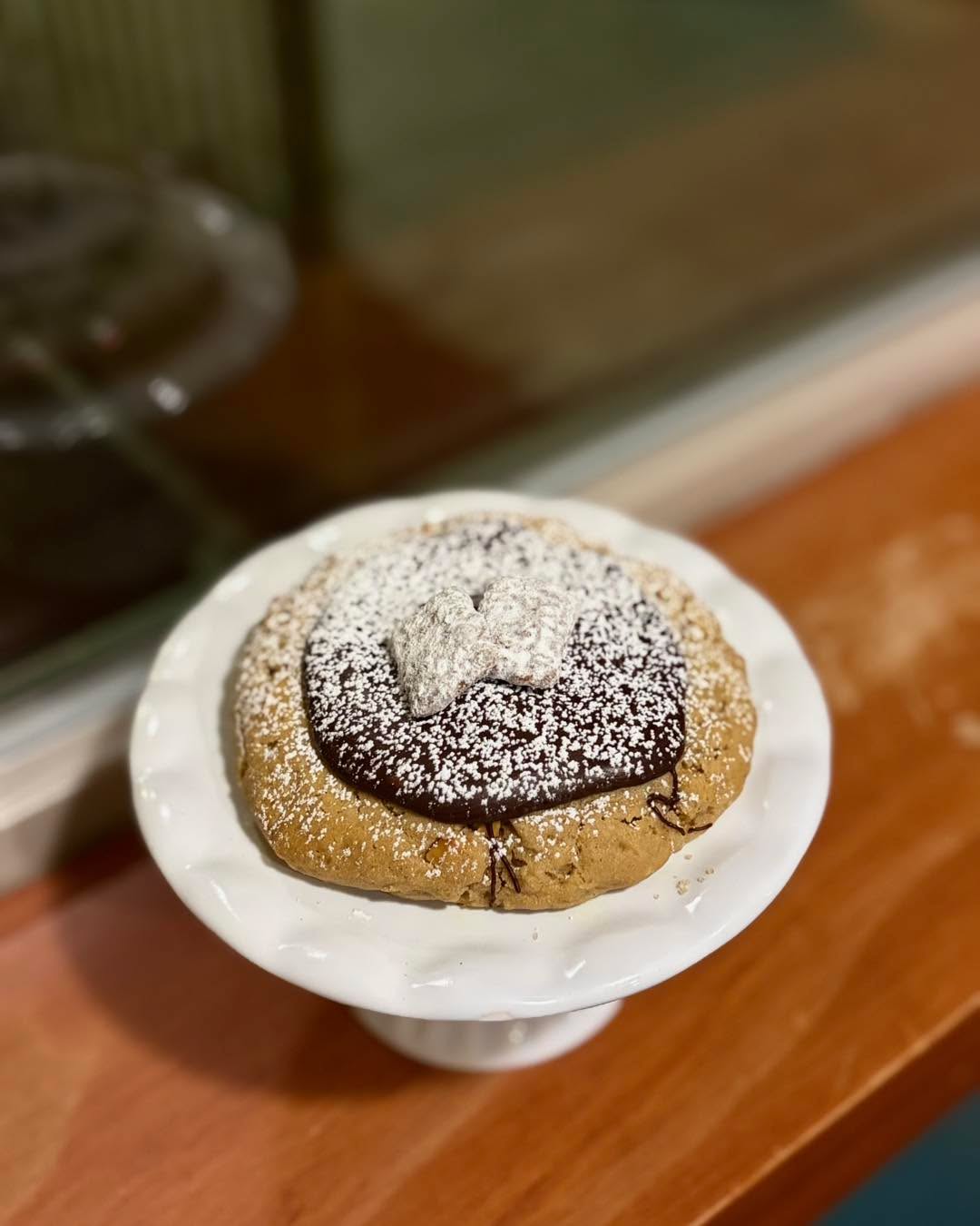 Two things: We are now open from 6:30am-5:30pm Mon-Fri and 7am-4pm on Saturdays.
This weeks cookie line up from snickerdoodle_tasteofhome
• Puppy Chow
• Snickerdoodle
• Lavender Matcha
• Frosted Matcha