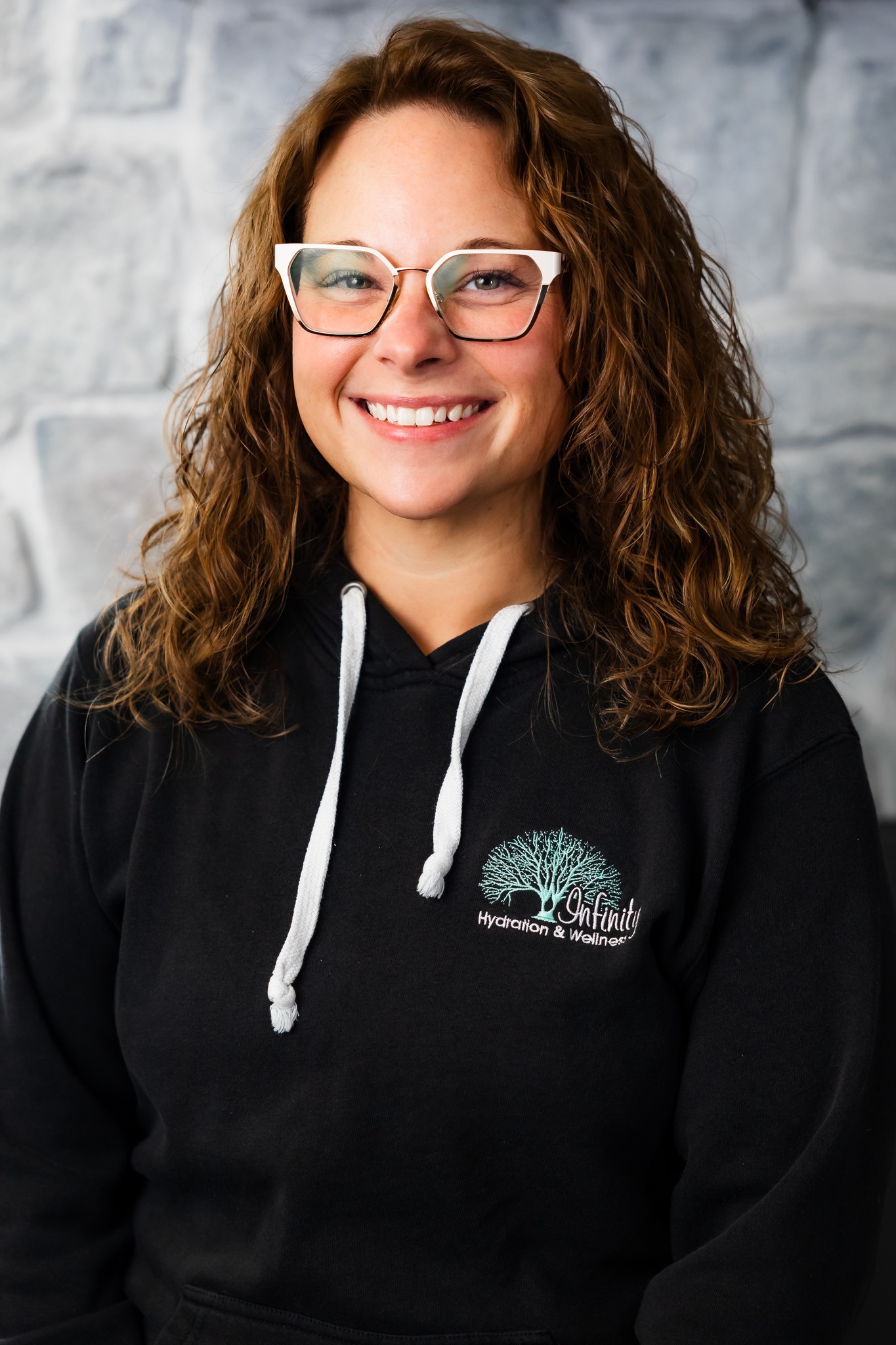 Meet our Office Manager (and Social Media Star) , Lindsey Howard! ✨ She's here to provide great service, respect & empathy for your wellness journey.
Say hey or comment your best experience with Lindsey in the comments. 👋