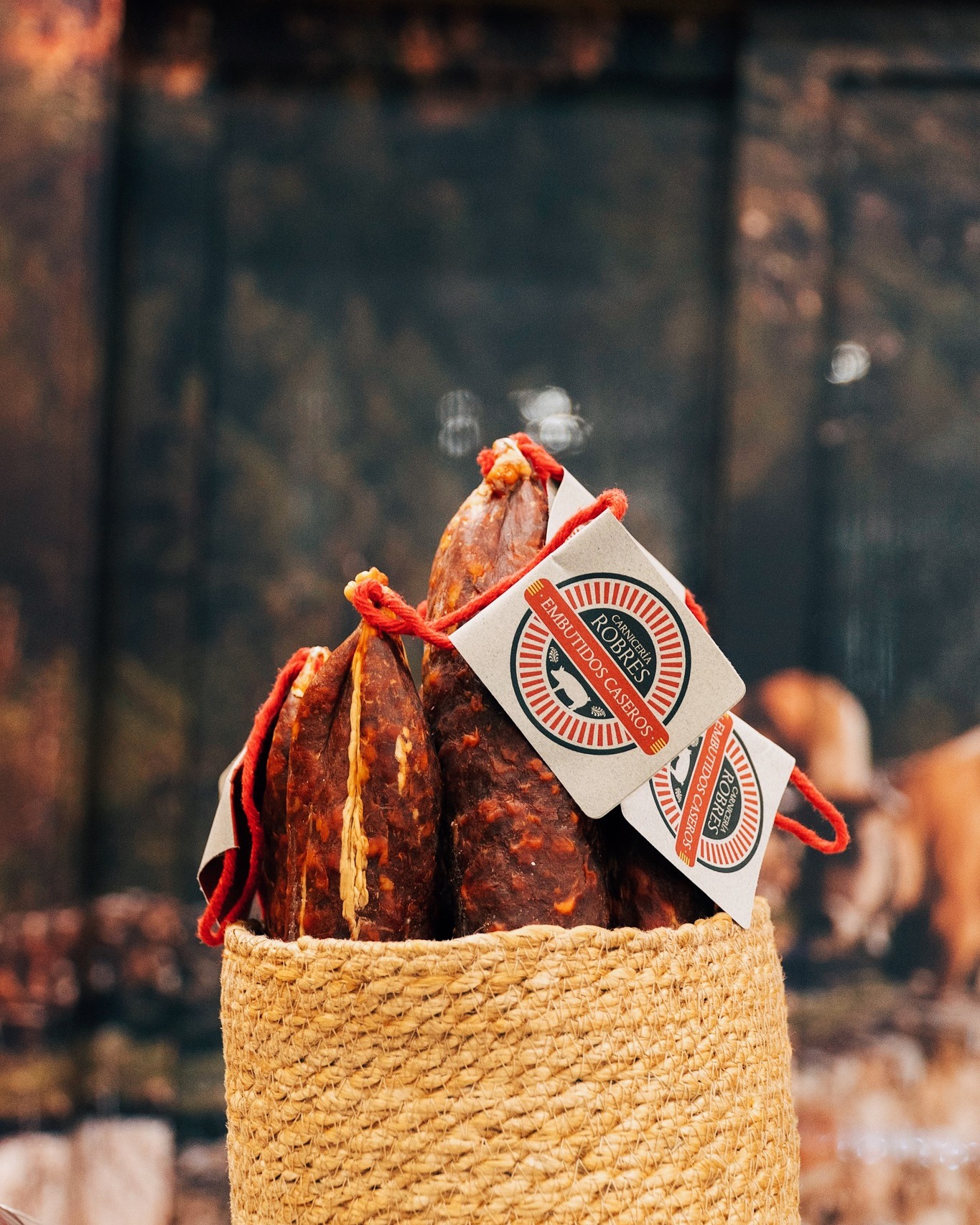 Llega la primavera… ☀️🌿
Es tiempo de comidas al aire libre, de mesas compartidas y de ese picoteo que nunca falla…
Y ahí, nuestros embutidos caseros siempre tienen su lugar.
Sabores de siempre para acompañar cada momento. Porque cuando el plan es bueno, el picoteo tiene que estar a la altura.
¿Preparamos el próximo? 😏
#robres #carniceriaecológicarobres #transhumancia #terneraecológica #castellón