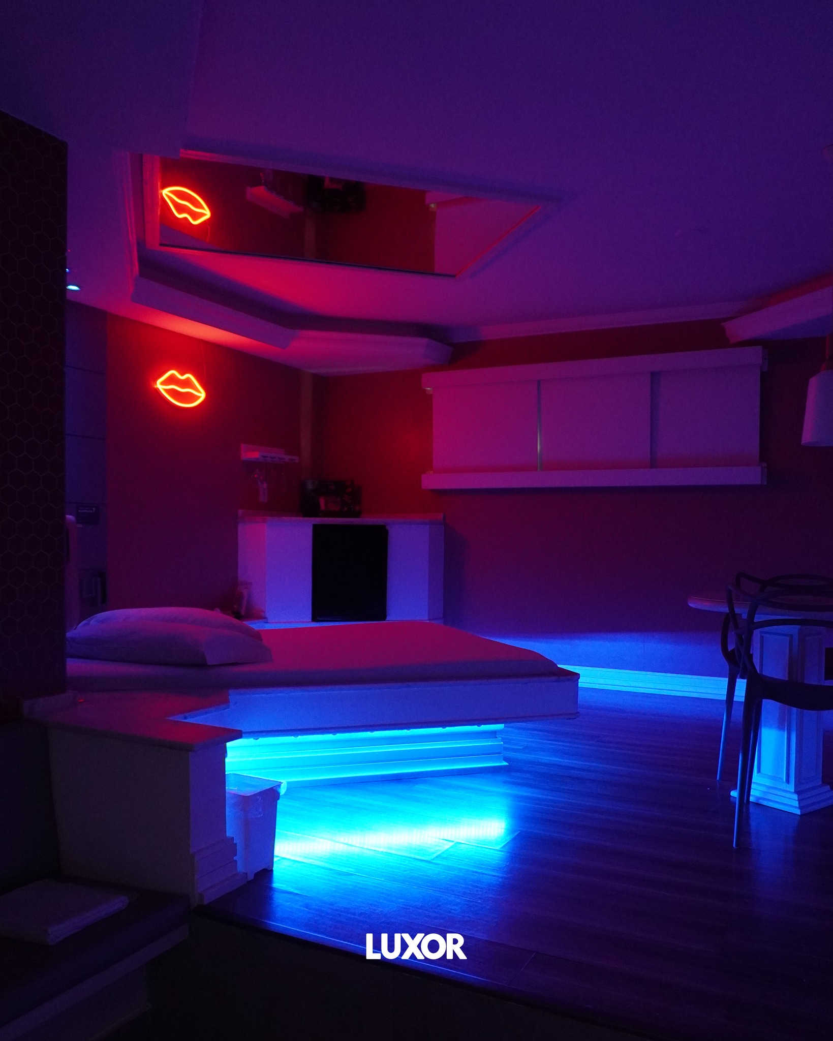 Cor, intensidade e atmosfera na medida certa 💋
A Light Beijo envolve e cria o clima ideal para quem deseja sair do comum.
#moteljoinville #motelluxorjoinville #hoteljoinville