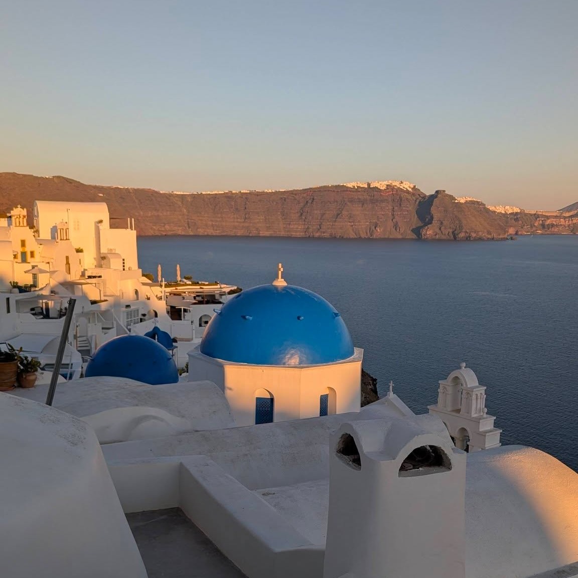 🇬🇷 We're kicking off our Greek trip with some beautiful sunsets 🌄
#visitgreece #santorinisunset #naxos #trademarkvacations