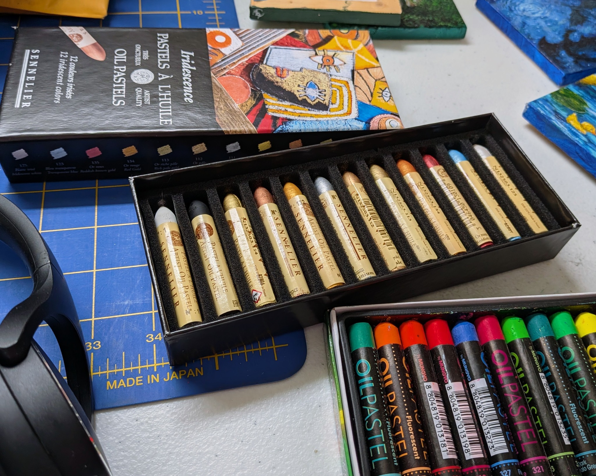 I have been experimenting with shimmer and metallics in my paintings recently, I also really love my flourescents. i have been using These Oil pastels in my oil paintings its a subtle and blendable medium, I think I love it? What are your thoughts? #acrylicvsoil #creativeplay #theepiccontd #cccaldwellart