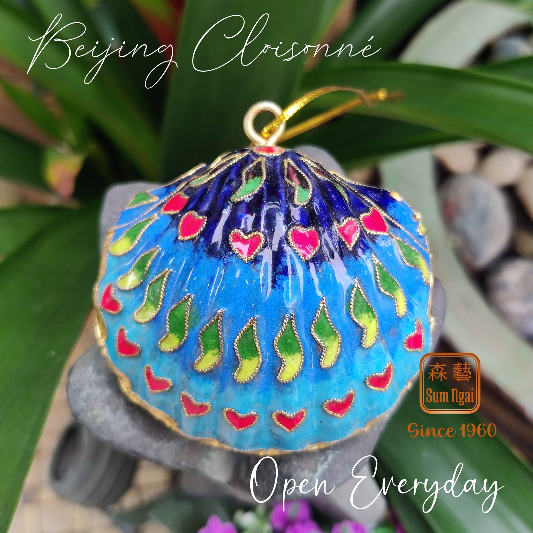One-of-a-kind cloisonné seashell ornament, handcrafted with intricate enamel detailing and timeless collectible charm. 🐚
📍 Visit our Kam Tin showroom - a space with character and history.
⭐Holiday & Sunday 11-4 | Mon-Sat 10-5
🚗 Free parking on premises.
🚆MTR - Kam Sheung Rd Stn (8-minute walk)
#Cloisonne #SeashellOrnament #OneOfAKind #Handcrafted #Collectible #ArtDecor #UniqueFind #LimitedEdition #DecorInspiration #LuxuryDecor #beijingcloisonne #copperenamel #hongkonguniquegifts #kamtin #sumngaibrassfactory