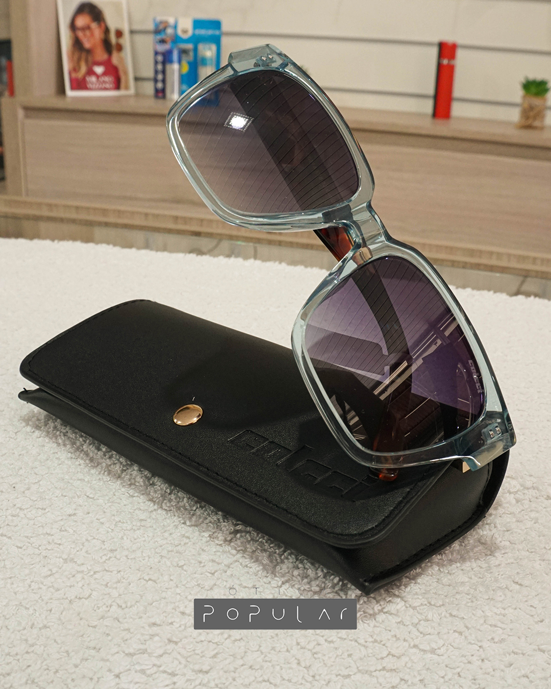 Os #colcci modelos são feitos de acetato polido à mão, o que garante um brilho profundo, maior durabilidade e permite ajustes na armação (diferente do plástico comum).
3 Endereços para atender você
R. Visc. de Inhaúma, 89 - Centro
R. MaL. Deodoro - 1637 - Alto da Boa Vista
R.Casemiro de Abreu , 730 Vila Seixas
Clique no link abaixo ou em nossa bio e confira mais sobre nós!
https://www.oticapopularrp.com.br/contatooticapopular
#oculos #oculosdegrau #oculossolar #oticapopular #oticaemribeirao #cuidadoscomavisao #cuidardosolhos