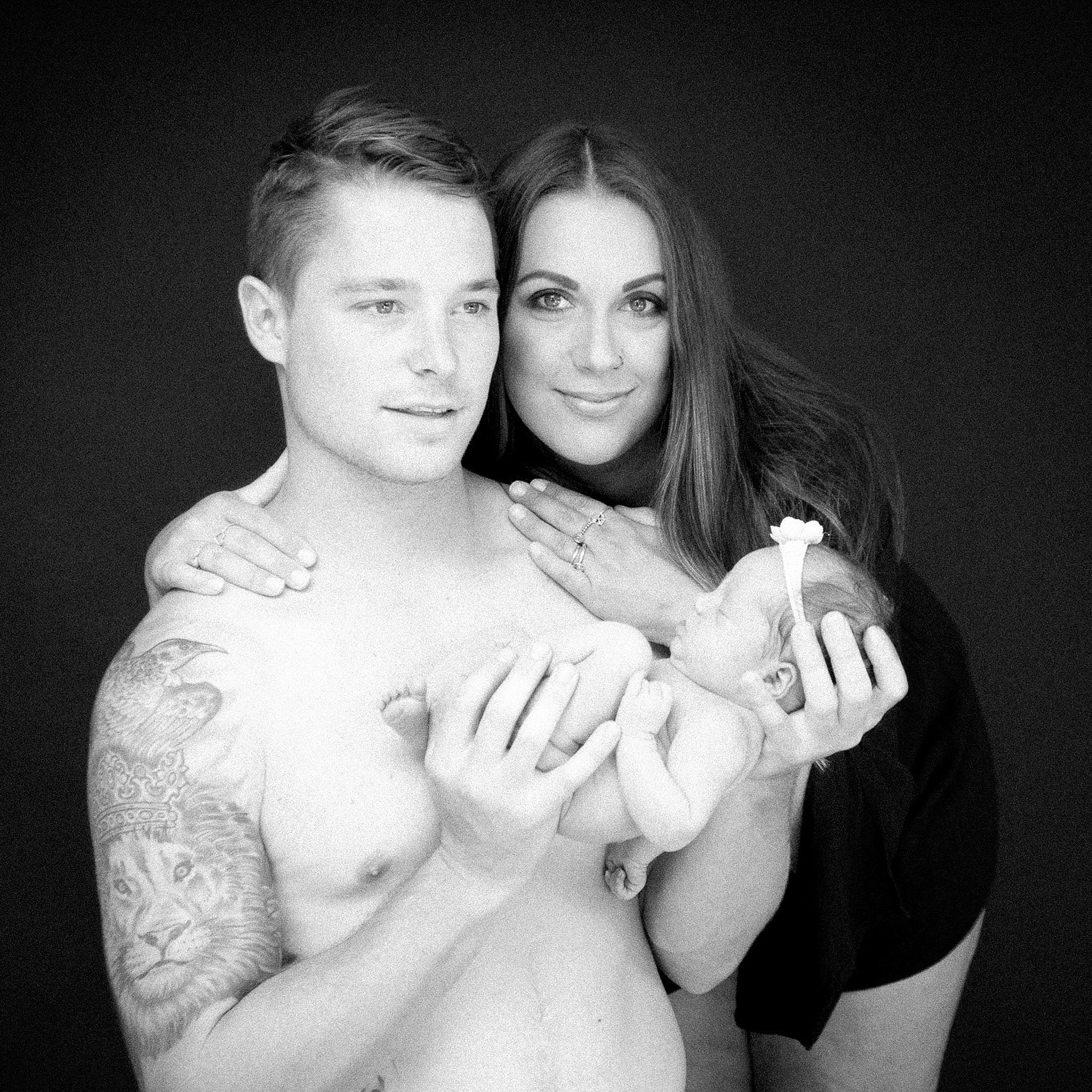 Family, parents with newborn images, this series shows off the darker studio style which is cool with darker black framing.
Check out my packages from $795!
https://www.angelascott.co.nz/newborns
@angelascottphotography