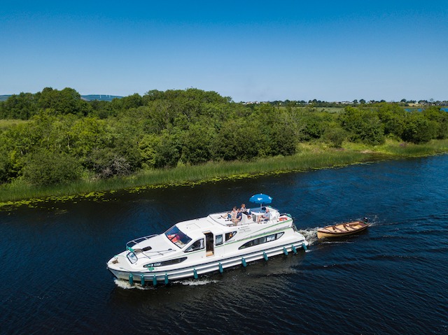 Ireland’s 🇮🇪 waterways offer a blend of nature, culture, and charm that feels both adventurous and welcoming.
Cruise along the River Shannon or the Shannon–Erne Waterway, where each stop brings historic villages, scenic landscapes, and, of course, a perfect pub at the end of the day.
#canalboat #canalboatrental #Ireland #shannonriver #irelandtravel