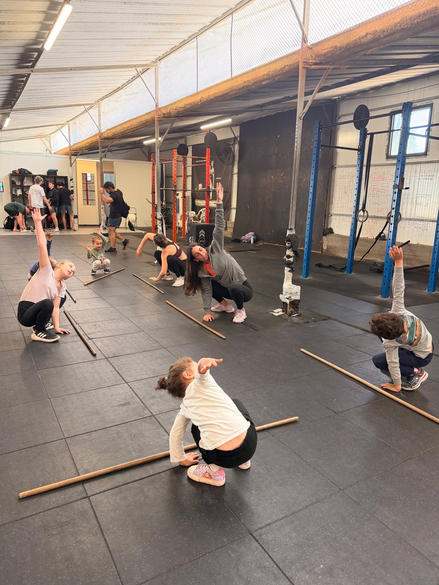 יום רביעי בבוקס
האימון מתמקד בעבודת דדליפט מדורגת עם דגש על טכניקה ונפח חזרות, ולאחר מכן עו